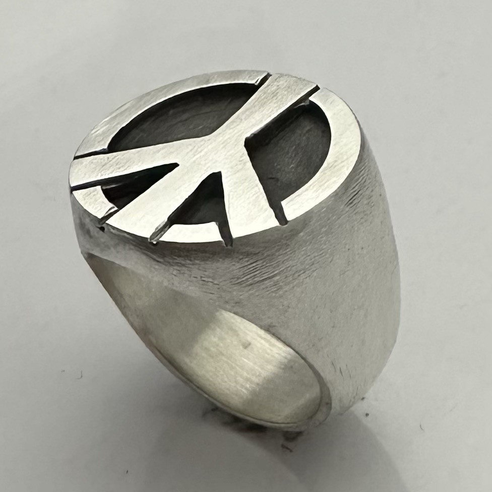 MJG STERLING SILVER PEACE SYMBOL RING. 22 GR. SZ 9 1/2