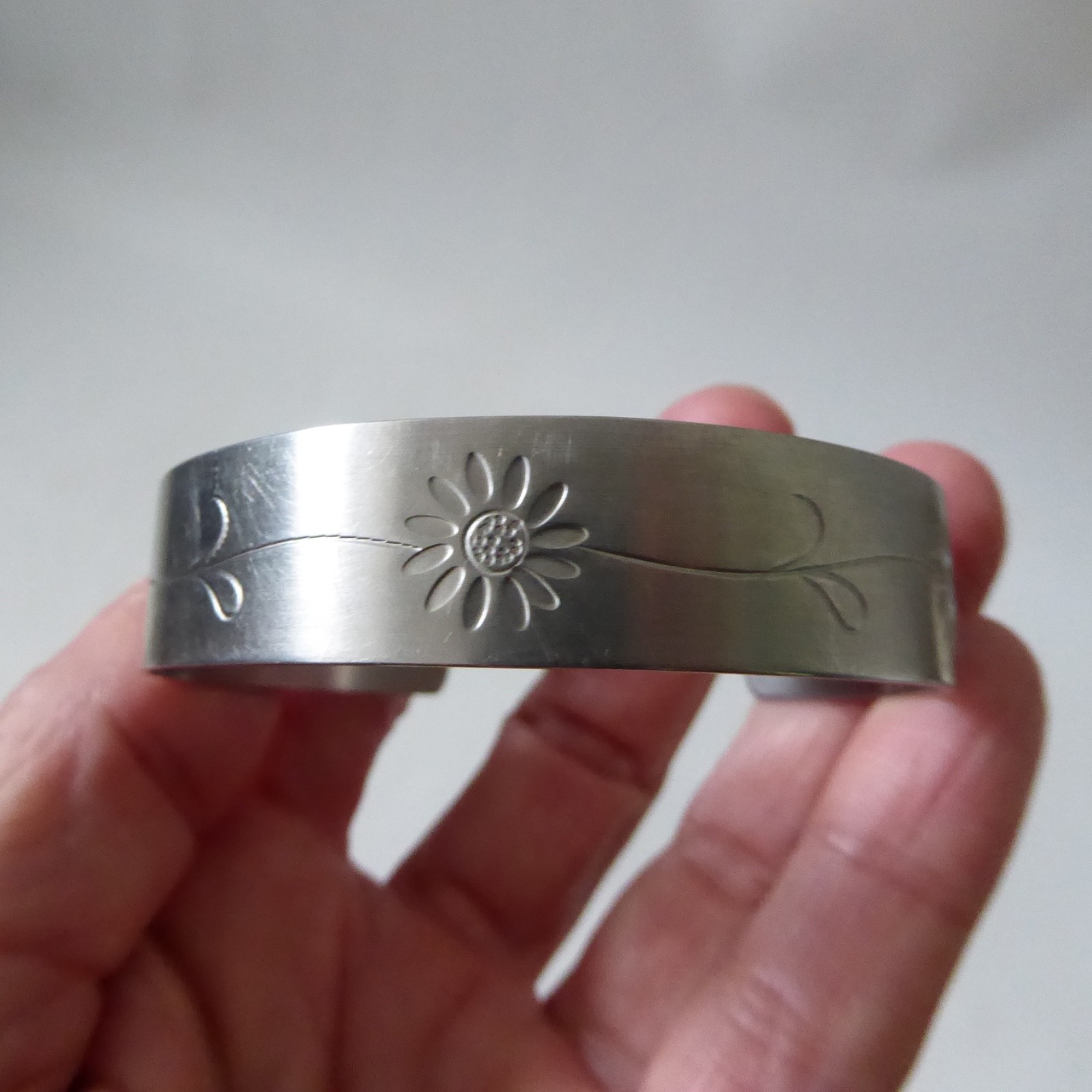 Stamped IVS modernist stainless steel vintage flower bracelet bangle, retro cuff