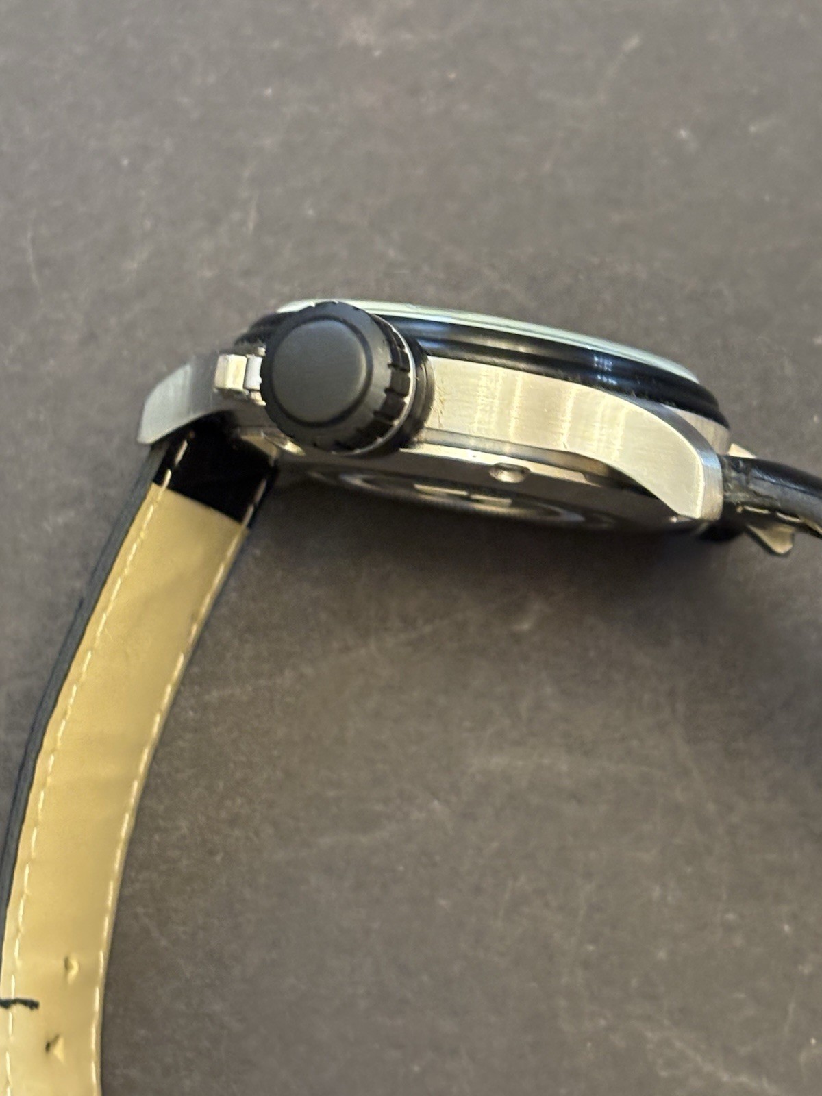 32 Degrees Swiss Valiant Mens Watch Leather Strap / Light Yellow Dial