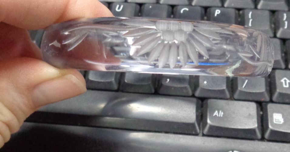 Vtg Estate Jewelry ~ CLEAR Plastic Resin CARVED Sunflower Design Bangle Bracelet