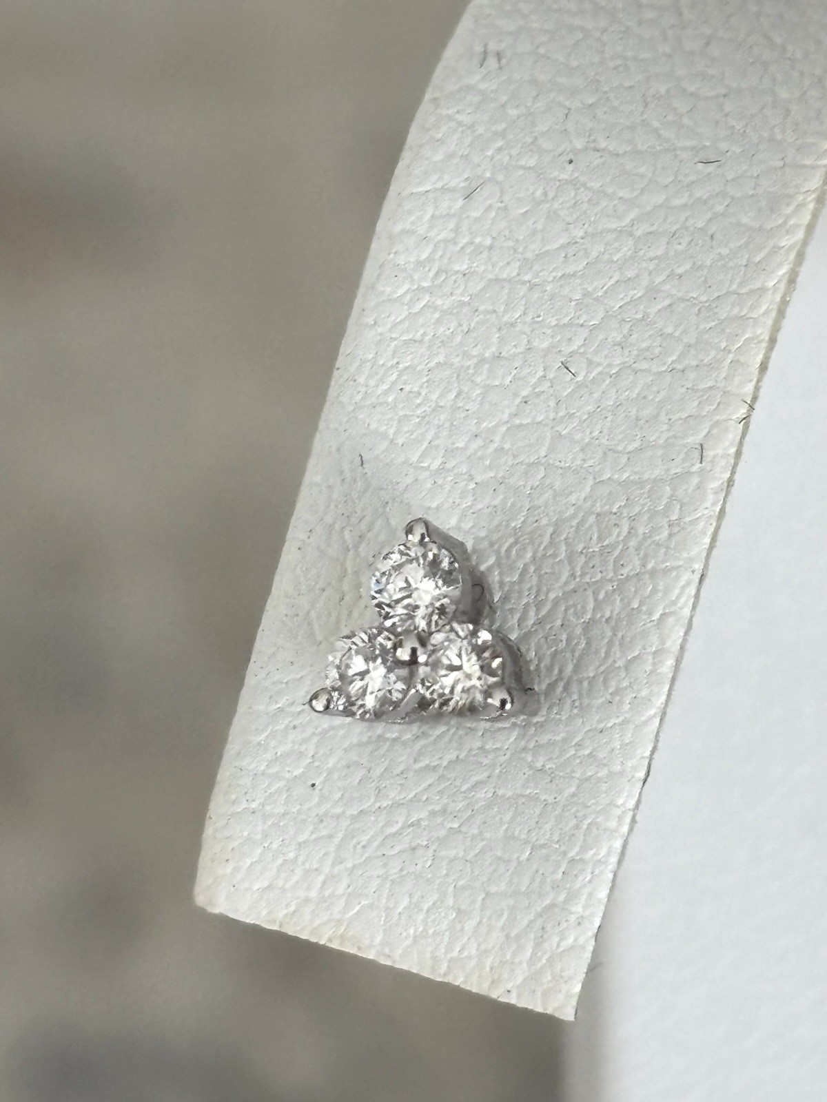 $450 IGI Certified NWT 14K White Gold .30Ct Round 3 Stone Clover Diamond Earring