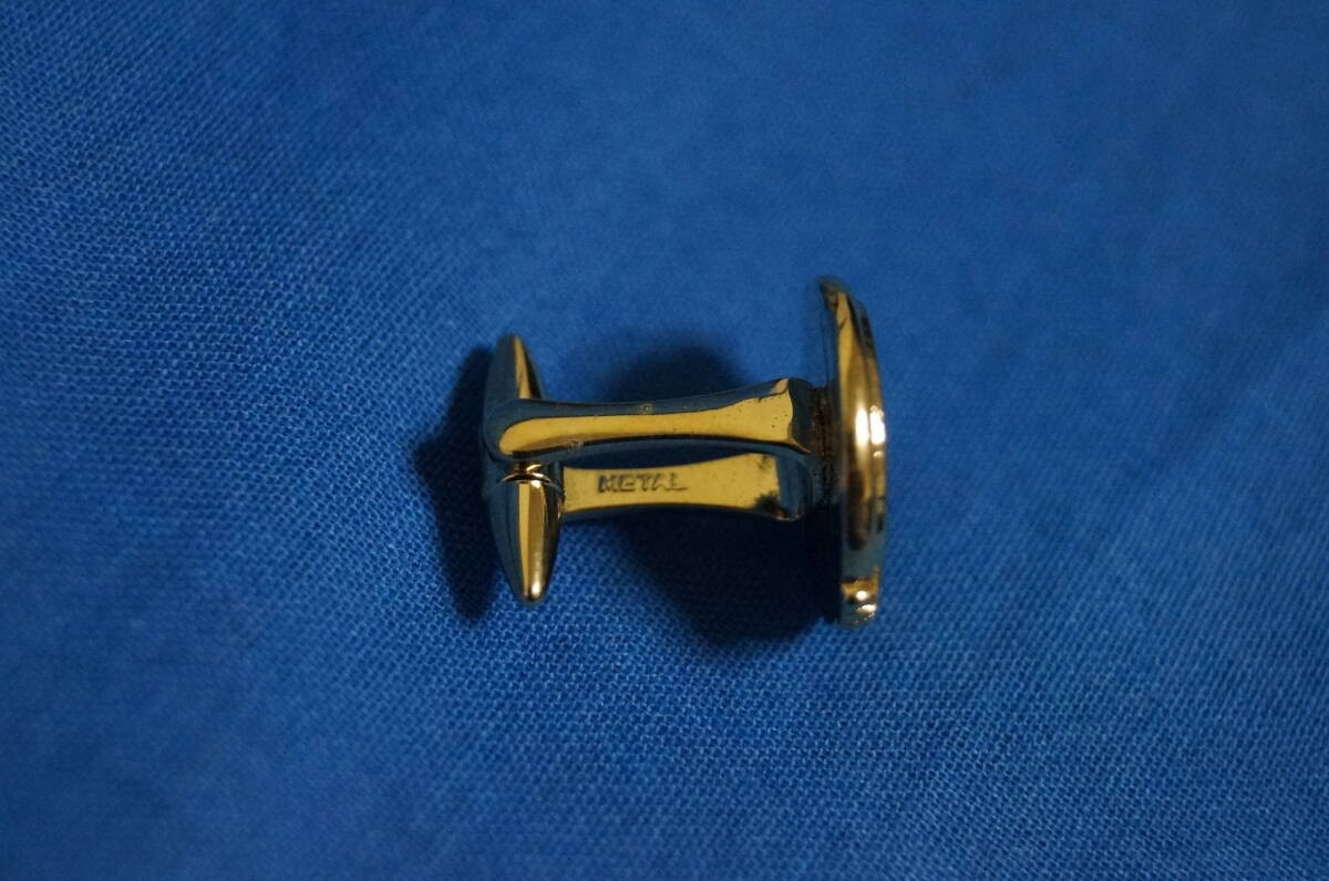 Excellent condition BURBERRY tie pin cufflinks set box