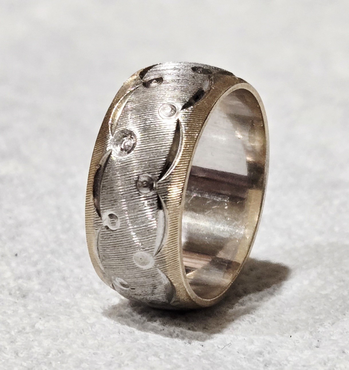 1960s 14K White & Yellow Gold Art Carved Wave & Orb Florentine Wedding Ring 5.5
