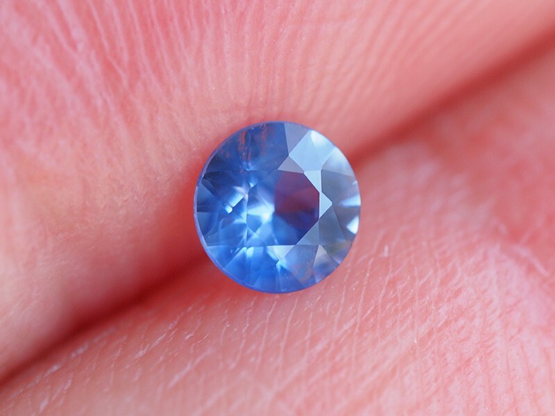 NATURAL MINE – ROUND BRILLIANT MEDIUM BLUE SAPPHIRE 0.27 CTS.