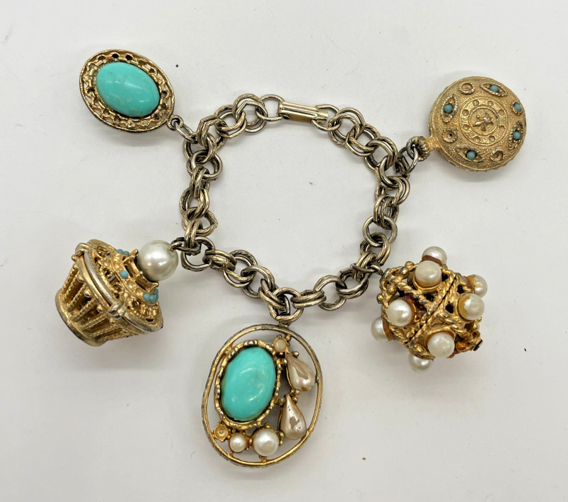 VTG Etruscan Style Faux Pearl Turquoise Gold-tone chunky charm fob bracelet 7″