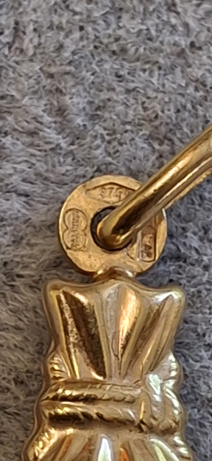 9ct Gold $1000 Money Bag Pendant,