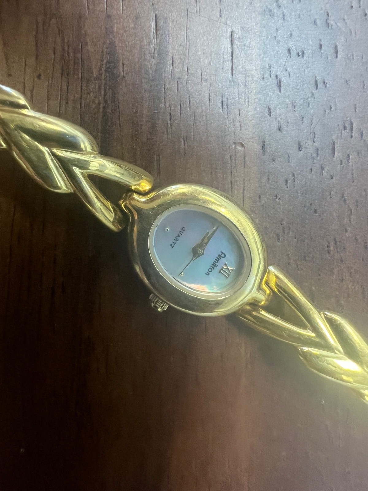 Golden vintage watch minor flaw made for display doesn’t work