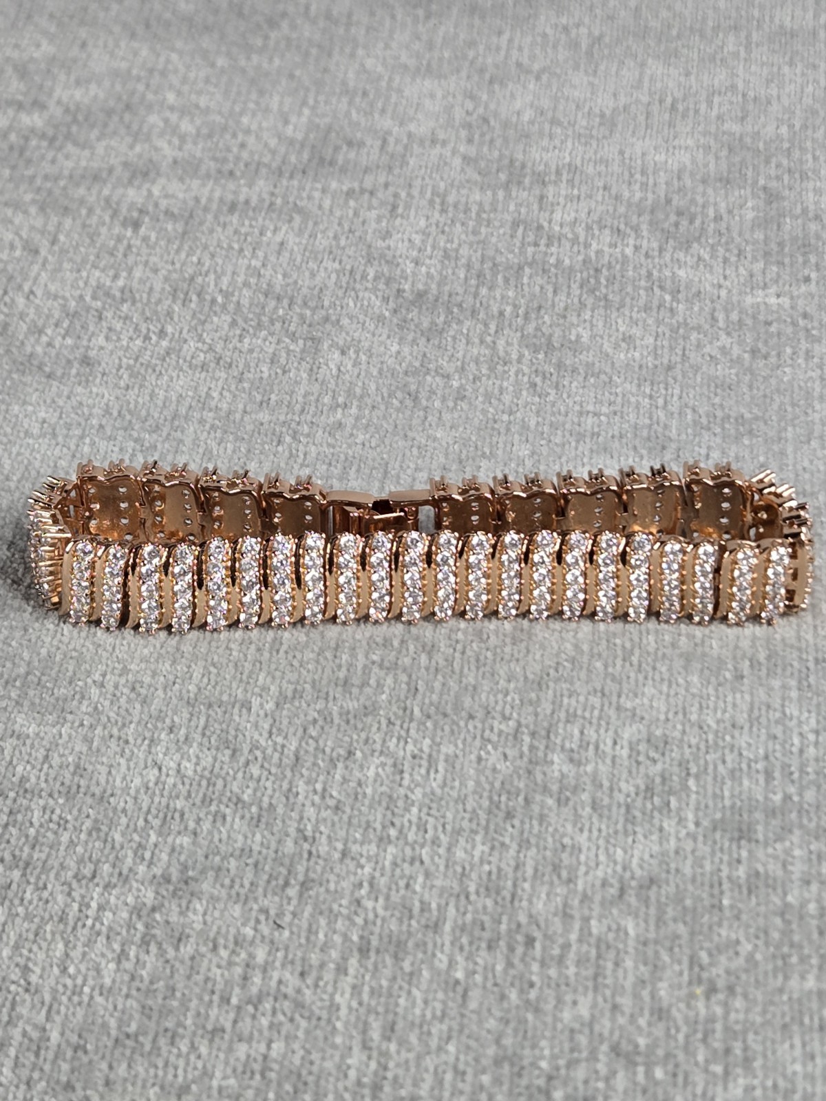 DAN BURY MINT -Shimmering 14kt rose gold-tone, elegant copper-alloy bracelet
