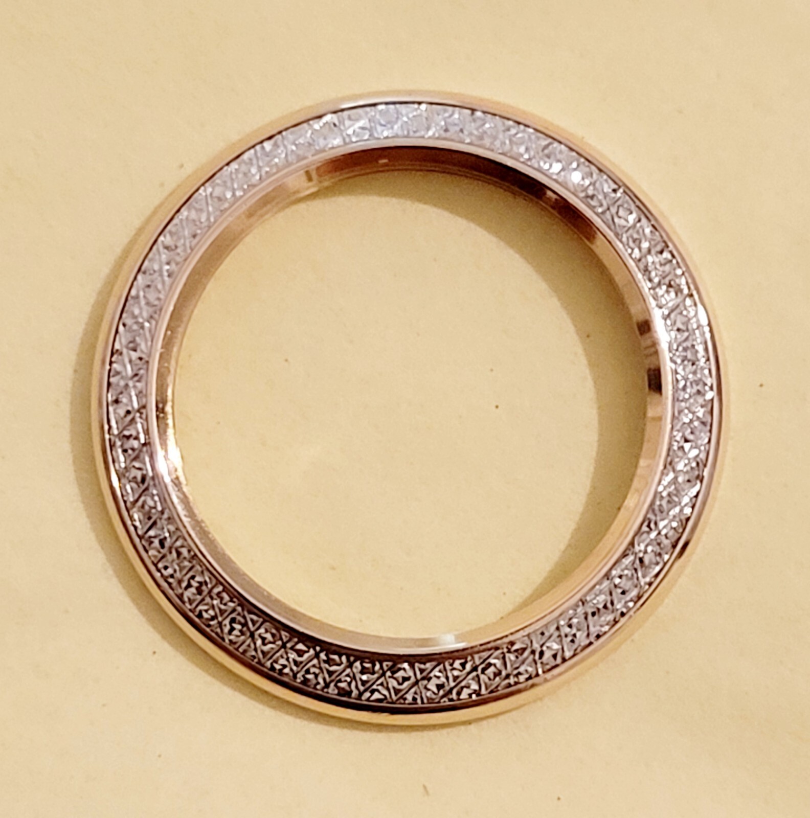Gucci Diamond Cut Bezel,Authentic, 1100–11/12–11/12.2💃,Pristine Condition.