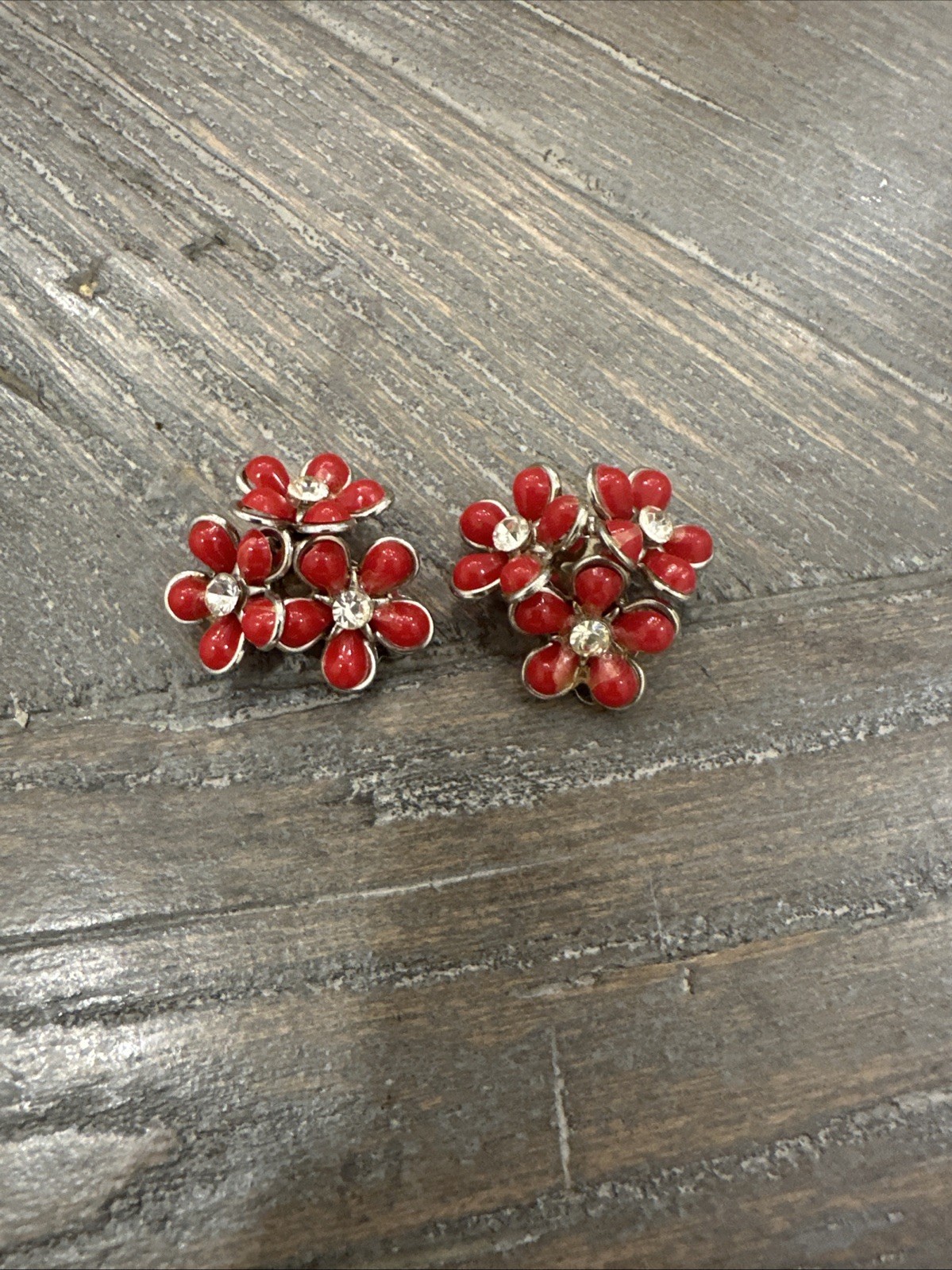Vintage Summer Fun Lucite Red Flower Clear Rhinestone Center Clip Earrings