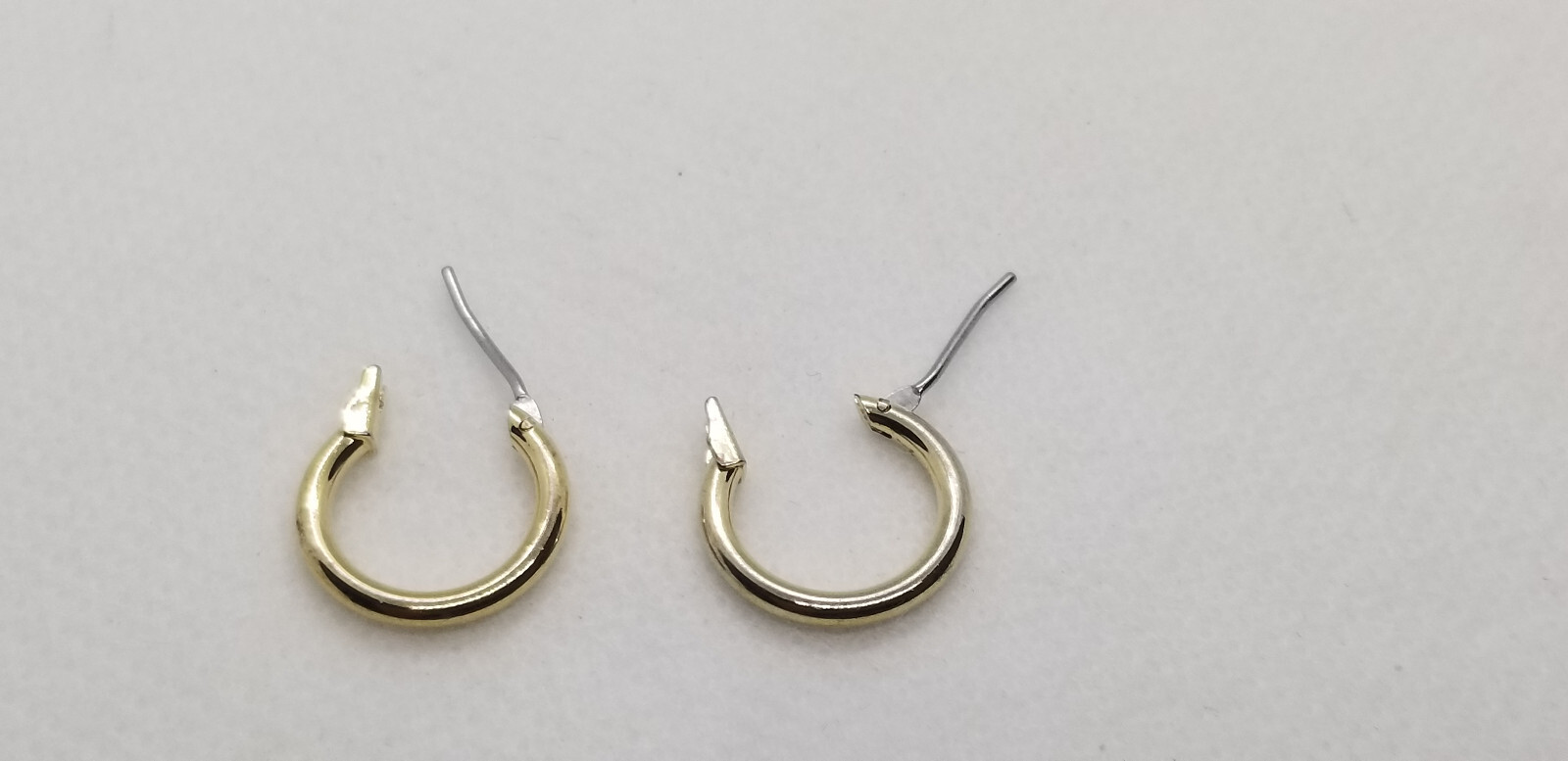 Gold Tone Latch Back Hinged Small Vintage Hoop Earrings 1/2″ Minimalist Fashion