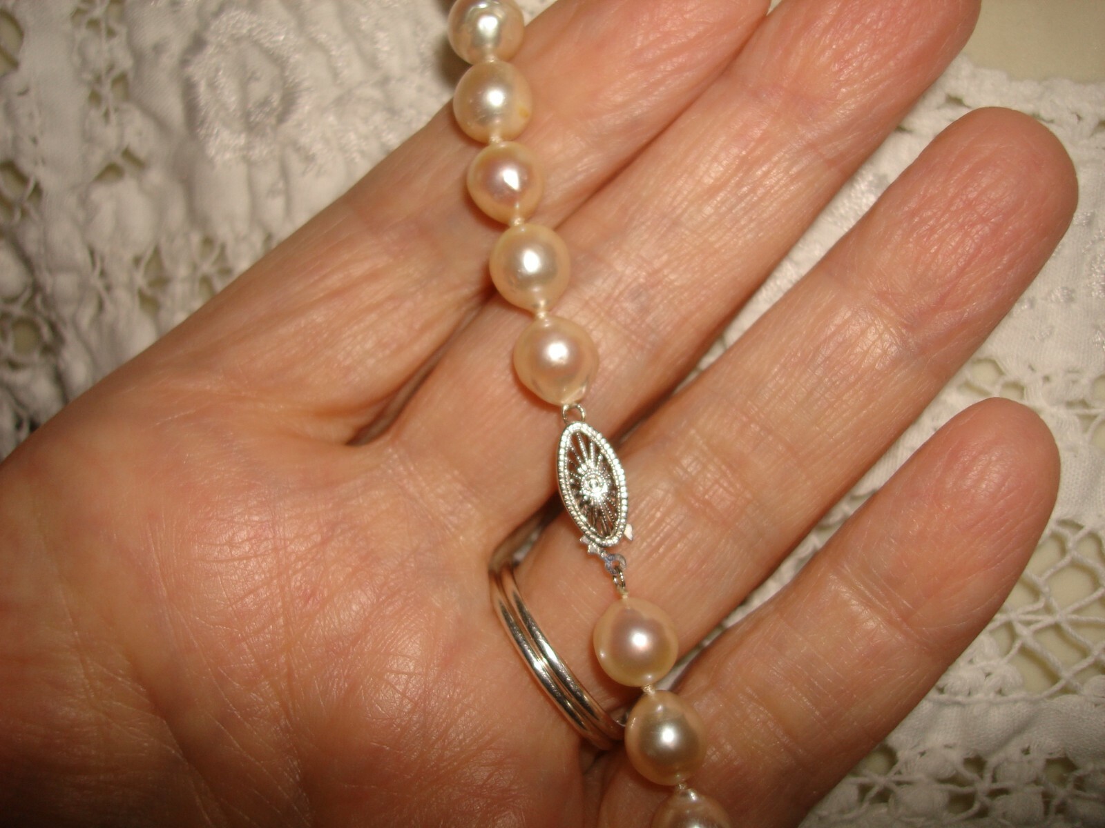 Vtg Nice One Strand Approx 8.3mm Pearl 14K Gold Clasp 30″ Opera Length Necklace