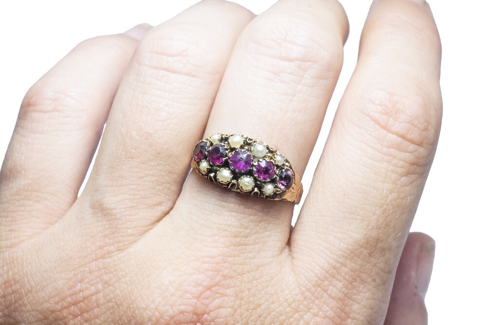 ANTIQUE VICTORIAN ENGLISH 9K GOLD ALMANDINE GARNET & SEED PEARL RING
