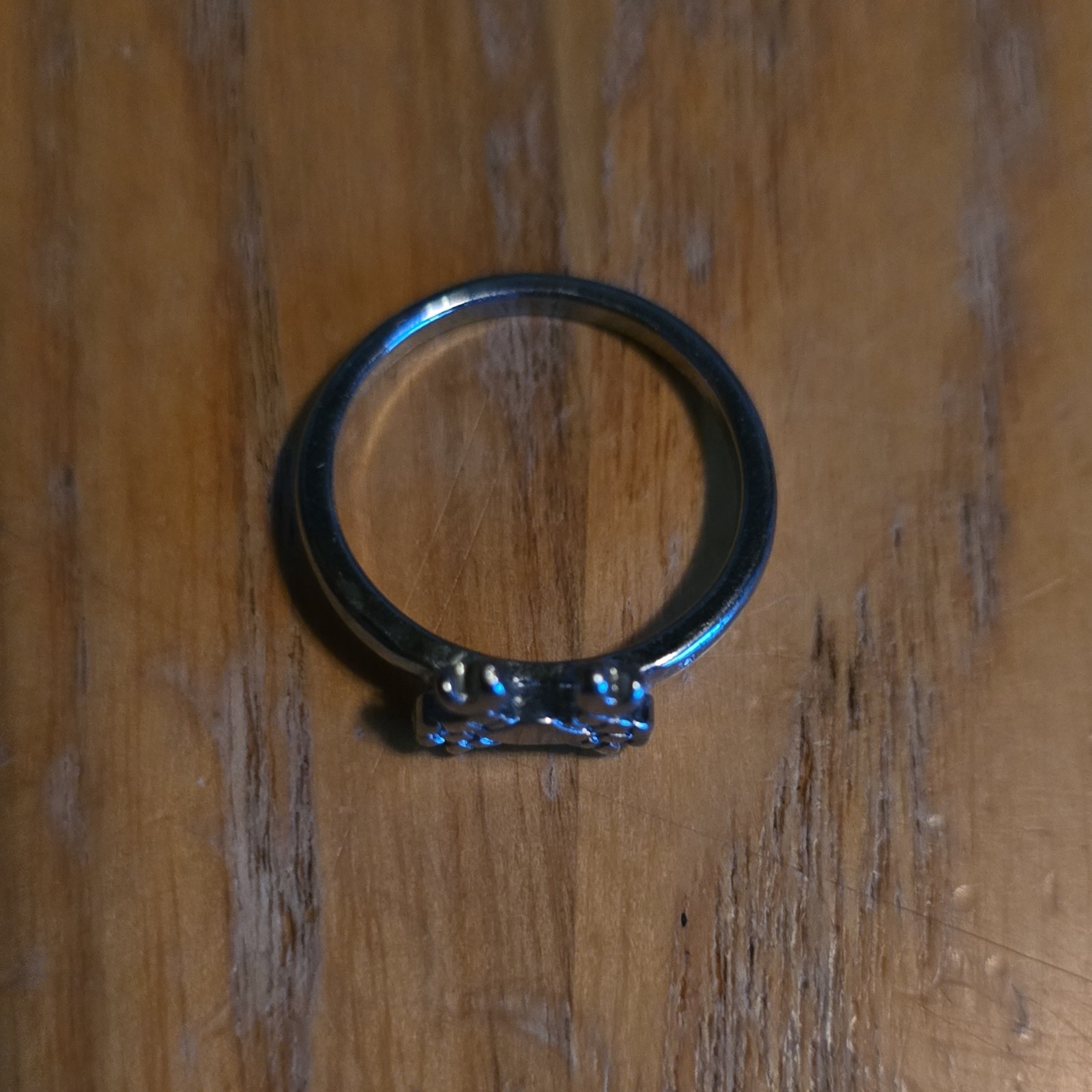 Silver Tone Metal Band Ring with Small Decorative Crab Detail Size 7