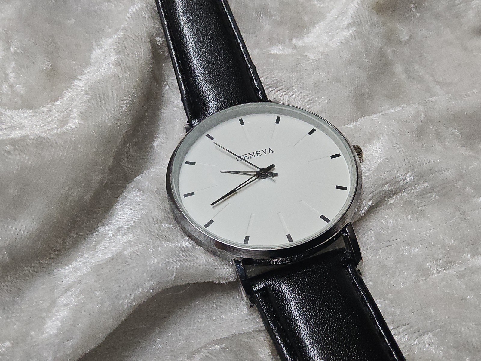 Mens White Face Geneva Analog Numberless Black Leather Watch