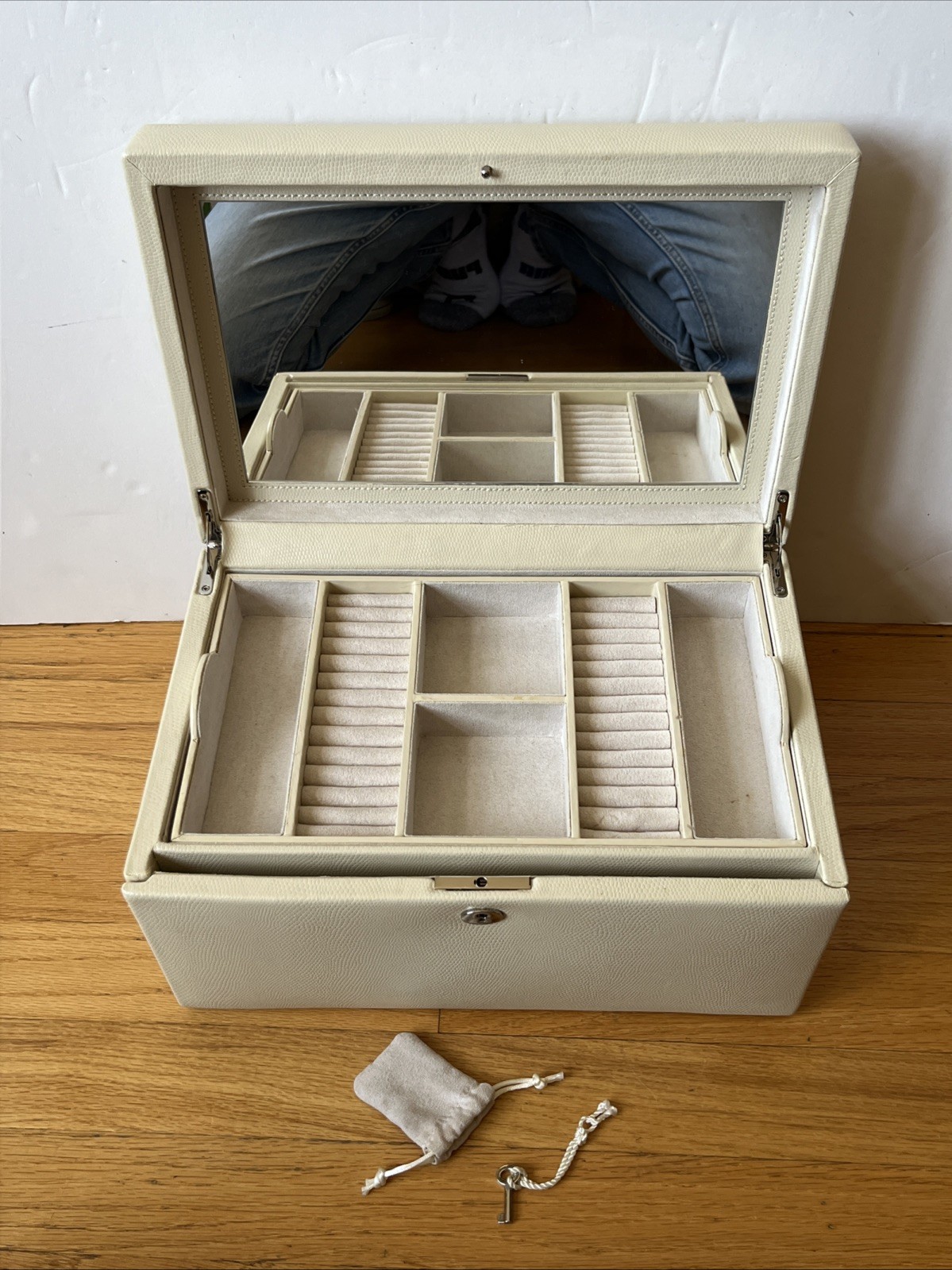 Wolf Pottery Barn Large Ivory Jewelry Box With Key Leatherette