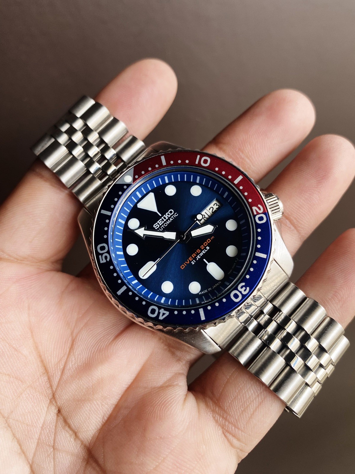 Seiko SKX009 Automatic Diver Watch Pepsi Bezel Day-Date Jubilee Bracelet Watch