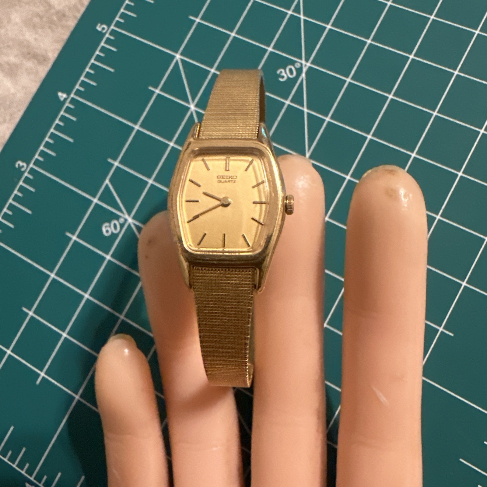 Vintage Seiko Watch Women’s Classic Luxury Gold Tone 2C20-6440 Gold Dial