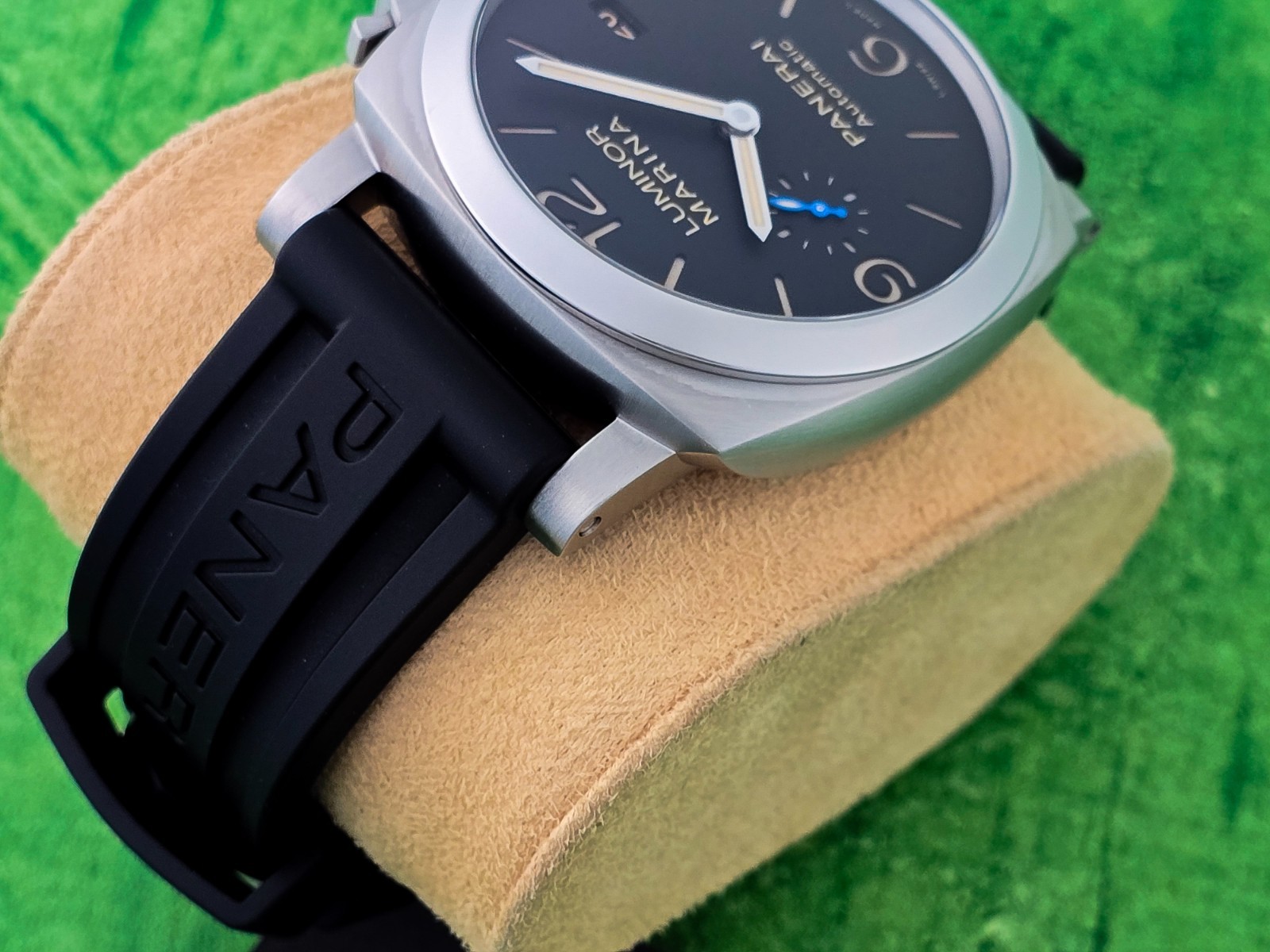 Panerai Luminor Marina 44 MM Black Dial on Black Rubber New Card 2020
