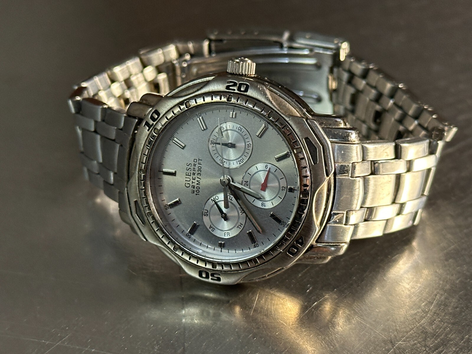 GUESS WATERPRO Chronograph Watch Men’s Analog Rotating Bezel 7.5 inch 39 mm