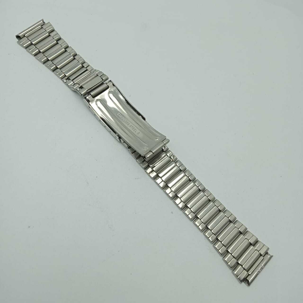 18 mm Seiko Z1028 Stainless Steel Vintage Watch 7009-8830 Bracelet KSF62ARL2