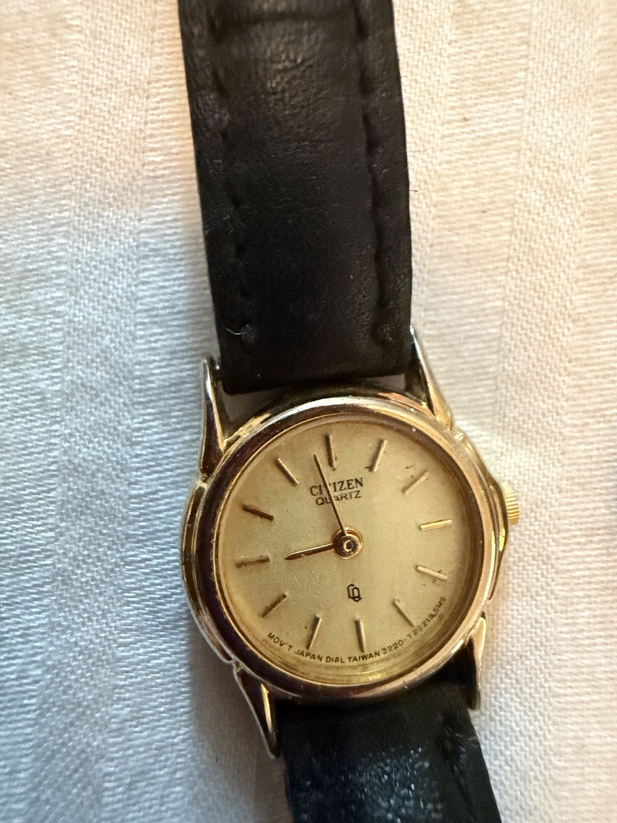 Lot vintage women wristwatches Timex, Citizen, Capezio, and other fashion watch