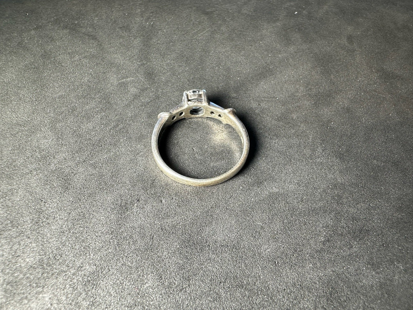 3.04g Vintage Sterling Silver 925 Ring Clear Round Side Accents M Size 8.5