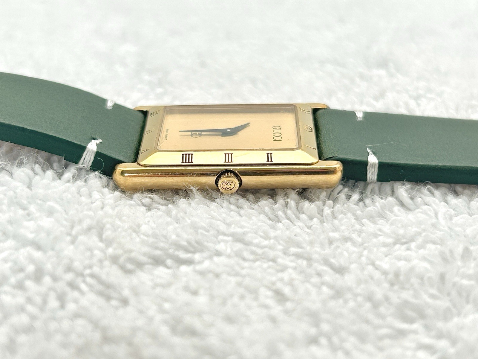 Vintage Gucci 4200L Gold Plated Quartz Batter-Powered Swiss Made Watch