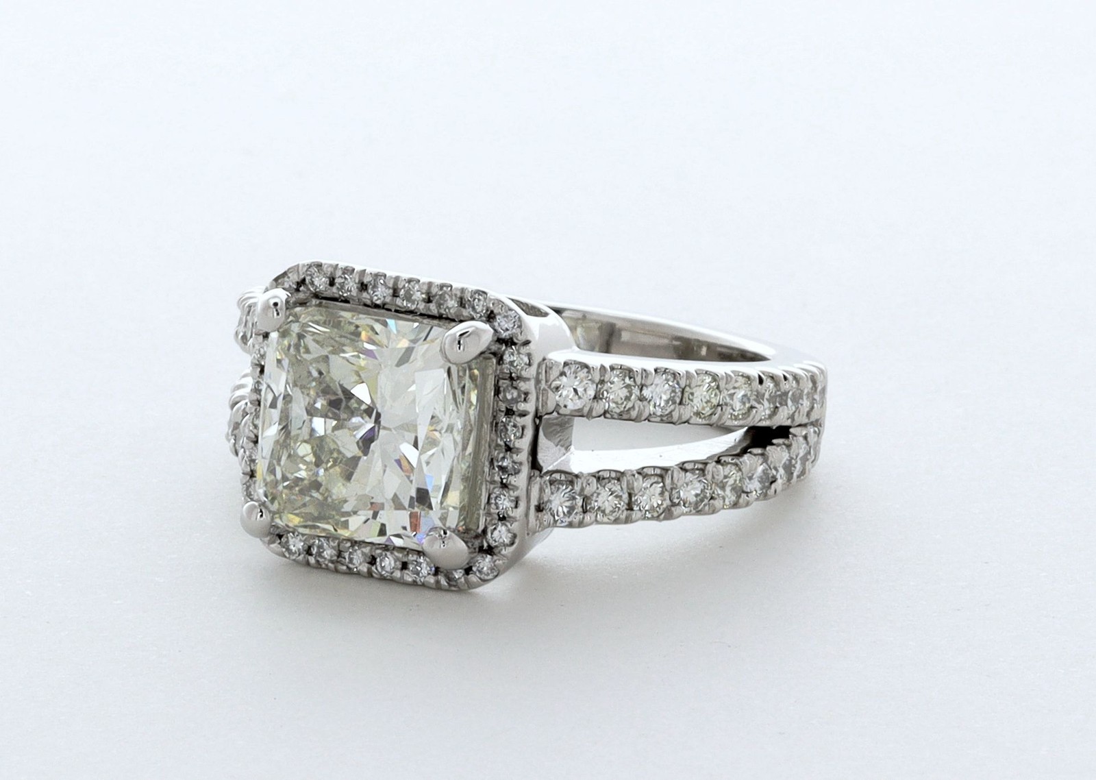 Side Stone Engagement Ring 18K Gold Halo 4.62 CT Cushion Natural Diamond G SI1