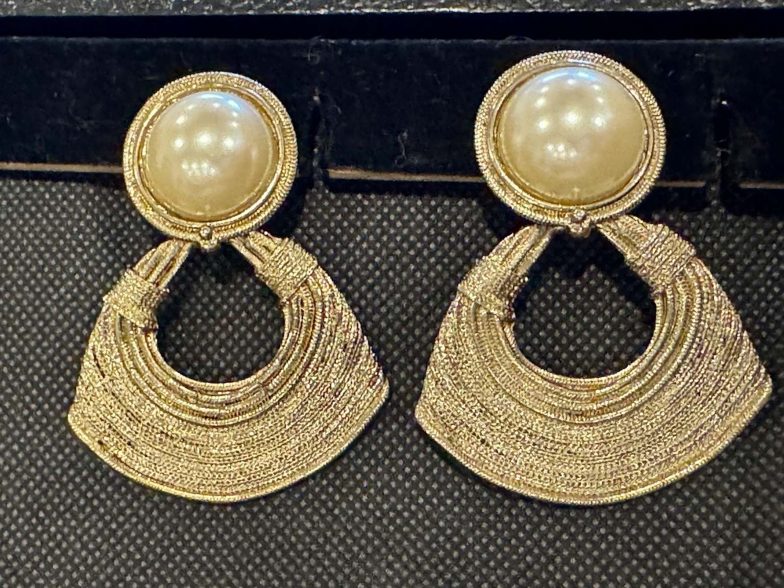 Vintage Gold Tone Runway Pearl Dangle Clip Earrings D&E Statement 1980s