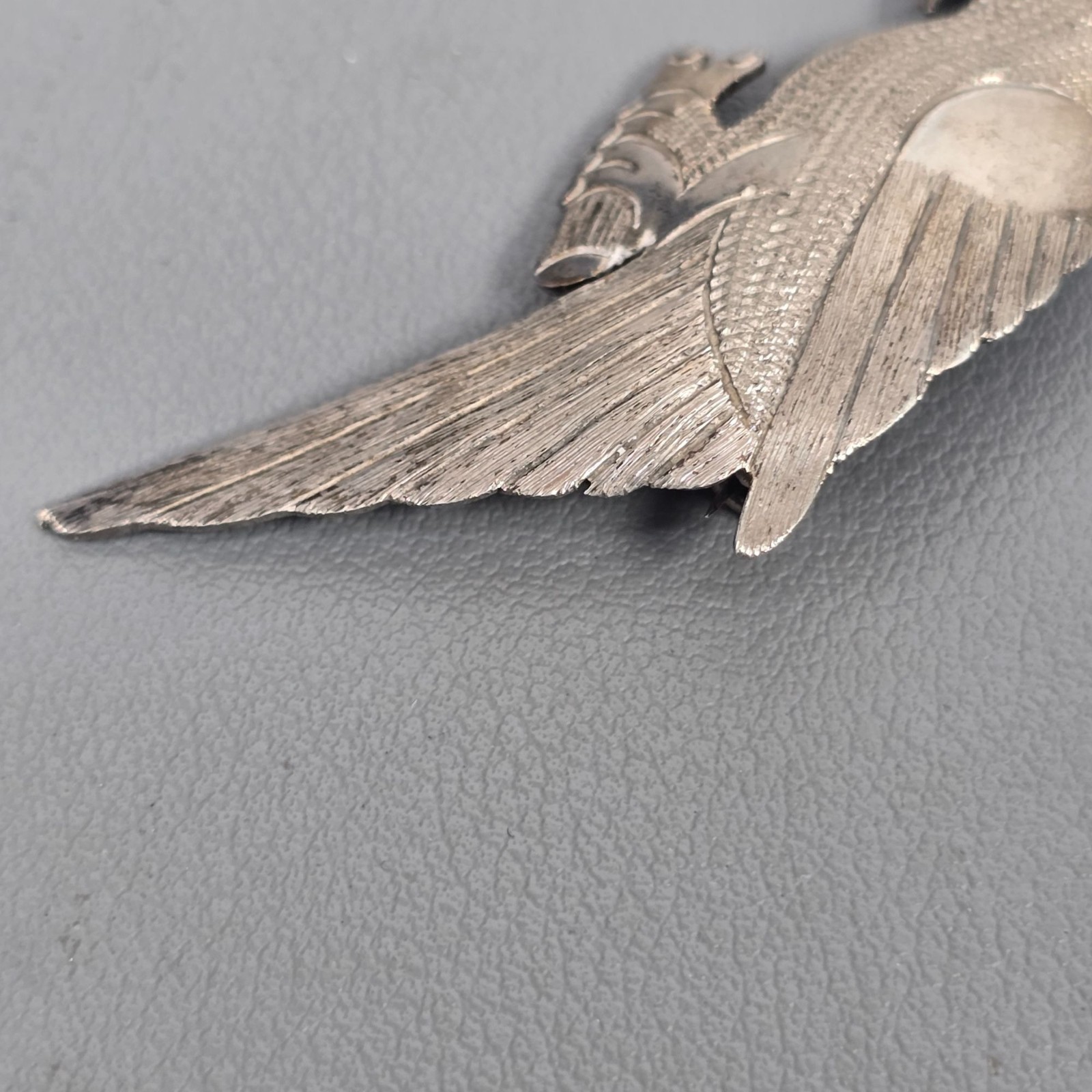 Vintage Hecno En Mexico Alpaca Silver Parrot Animal Bird Textured Pin Brooch