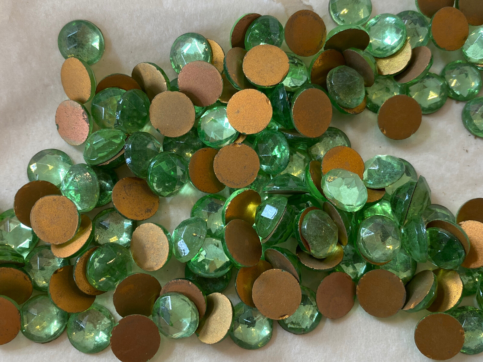 9MM ROUND FLAT BACK FOILED CZECH GLASS PERIDOT JEWEL (1 GROSS/144 PCS)