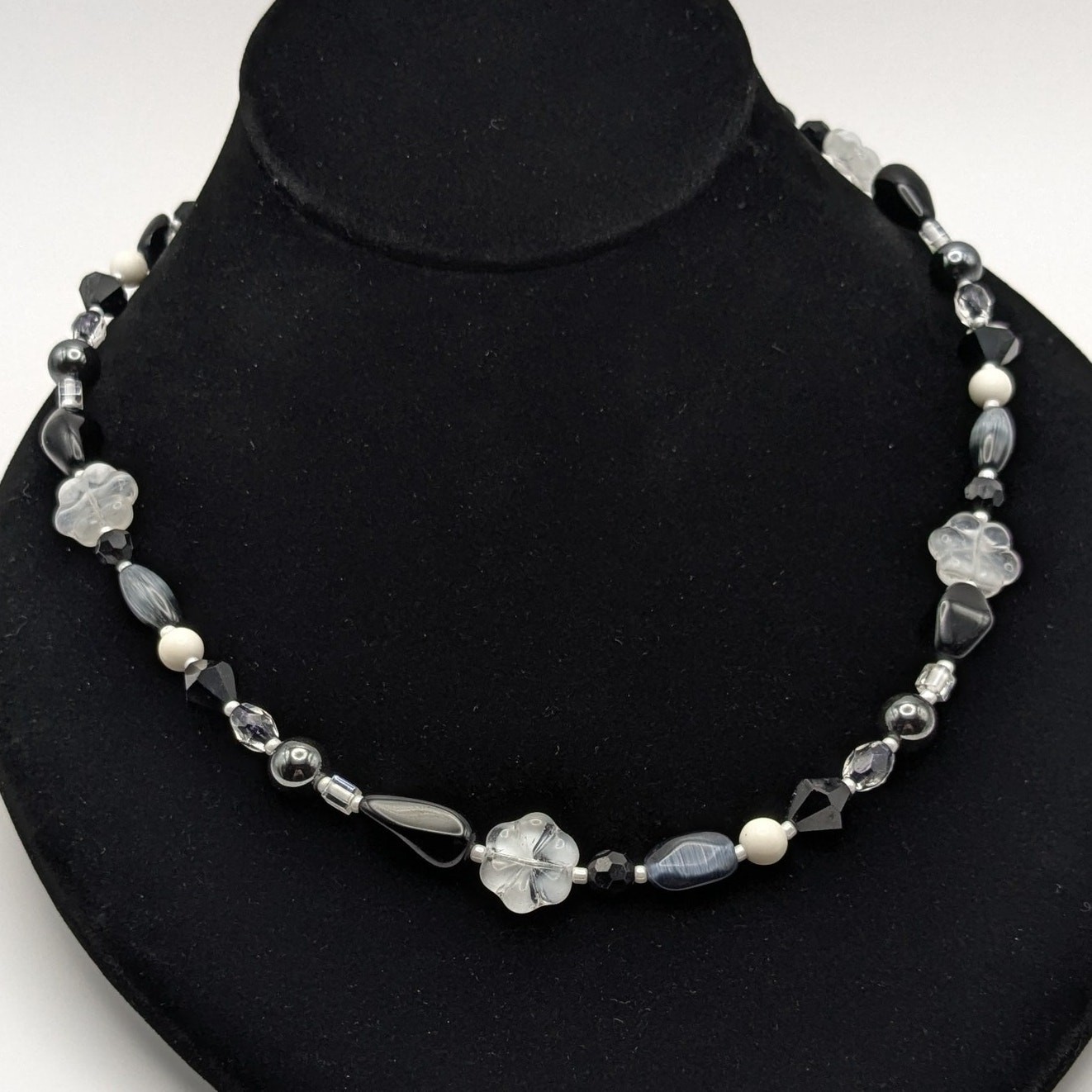 Sterling Silver 925 Clasp Black and White Glass Beaded Necklace Floral 18.5in