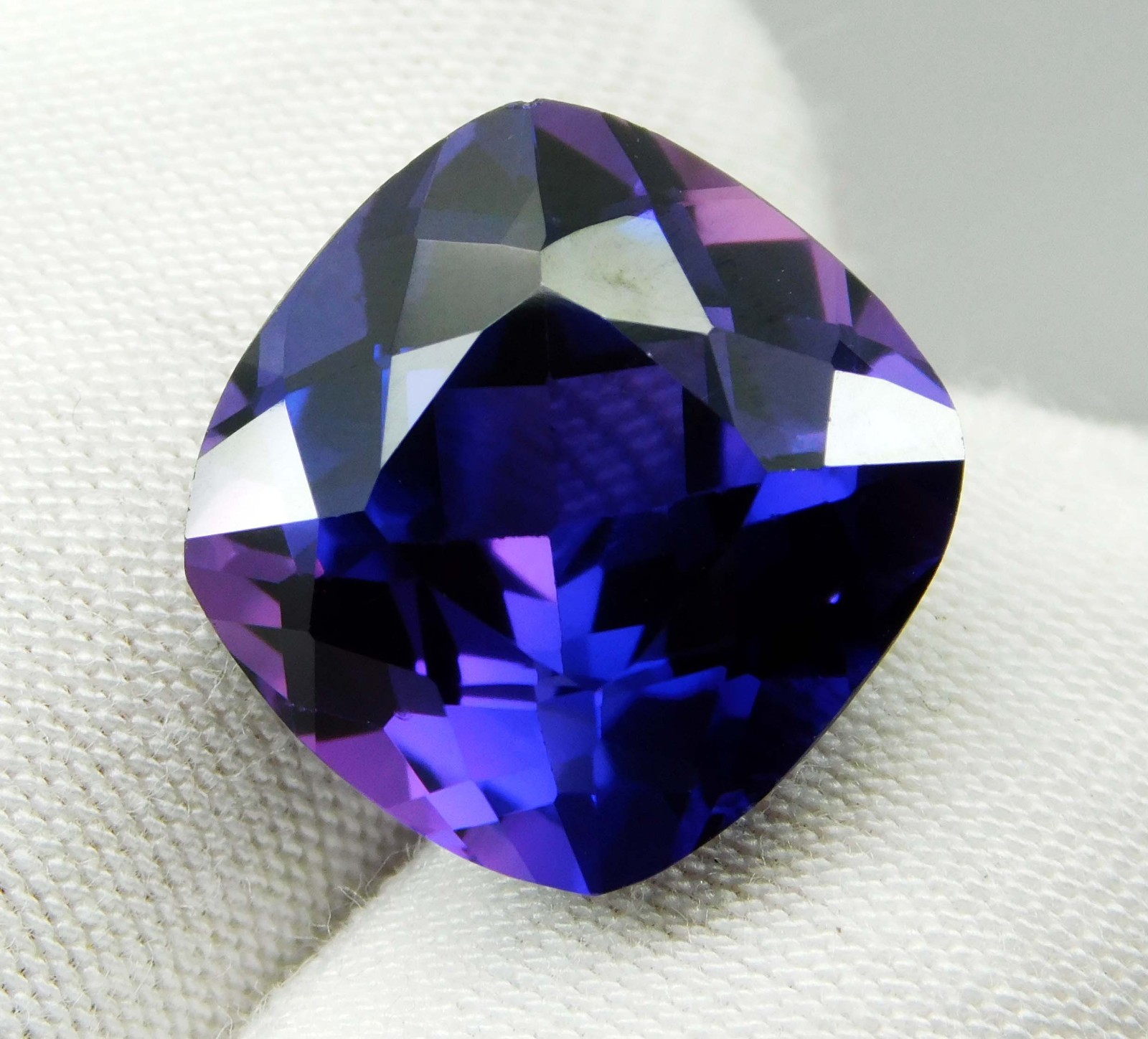 Natural Purple Blue Tanzanite 8.85 Ct AAA Cushion Cut Certified Faceted Gems