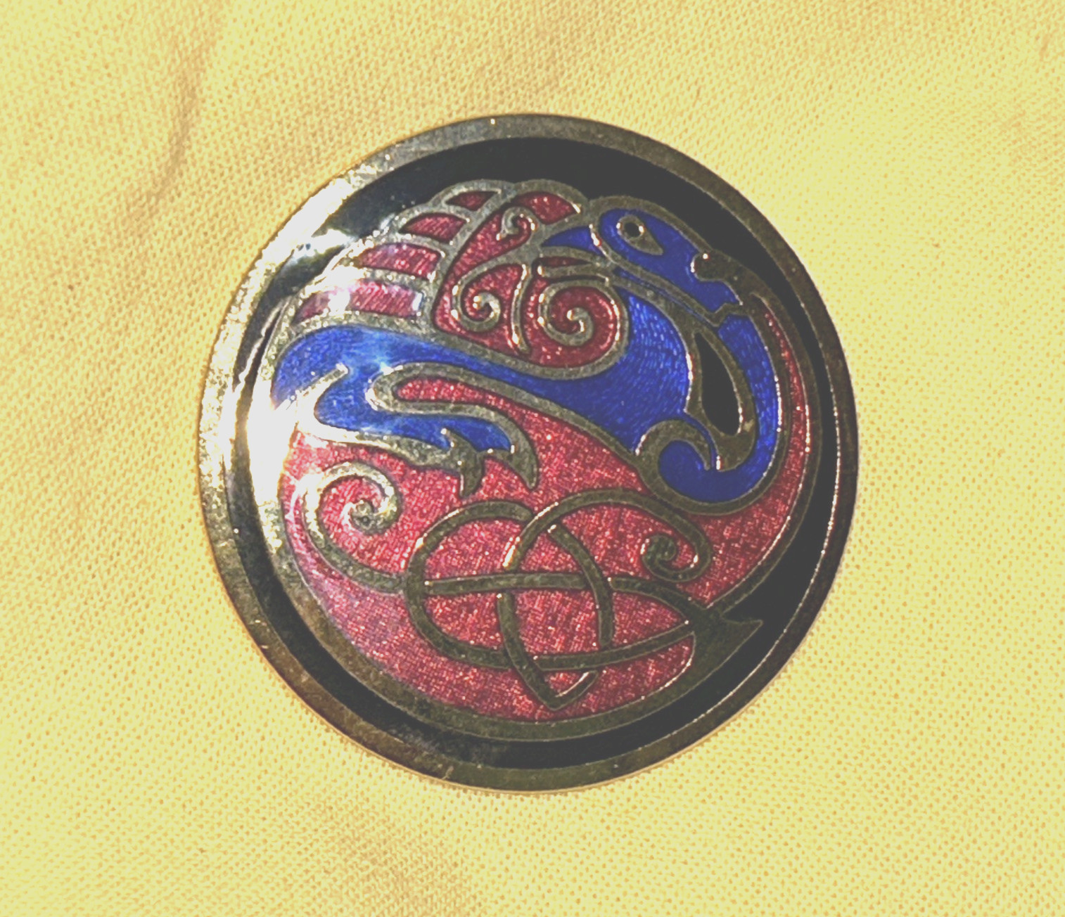 CELTIC SEA GEMS Signed Cloisonne Style Enamel Gold Tone Brooch Pin and Gift Bag