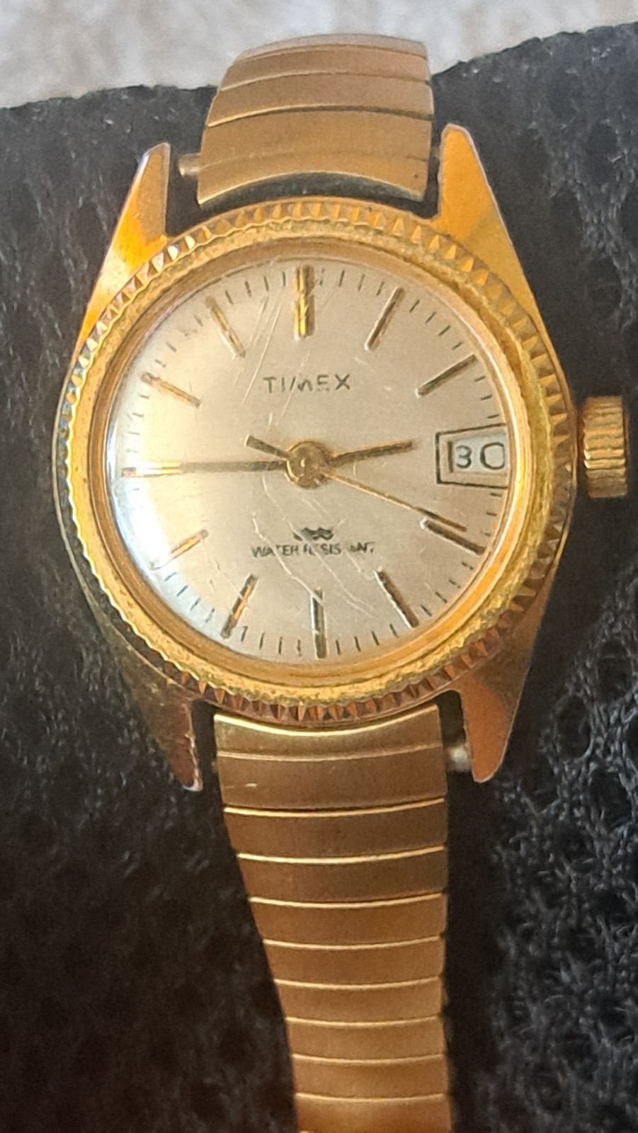 Vintage Timex Ladies Mechanical Watch Gold Tone Fluted Bezel Date Running 1970s