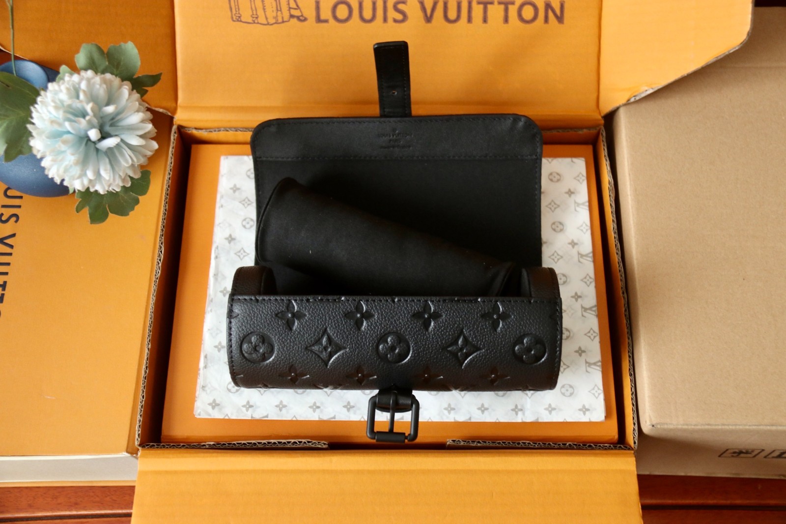 LouisVV – Watch Roll Case M47530 – 20x8x8cm – NEW