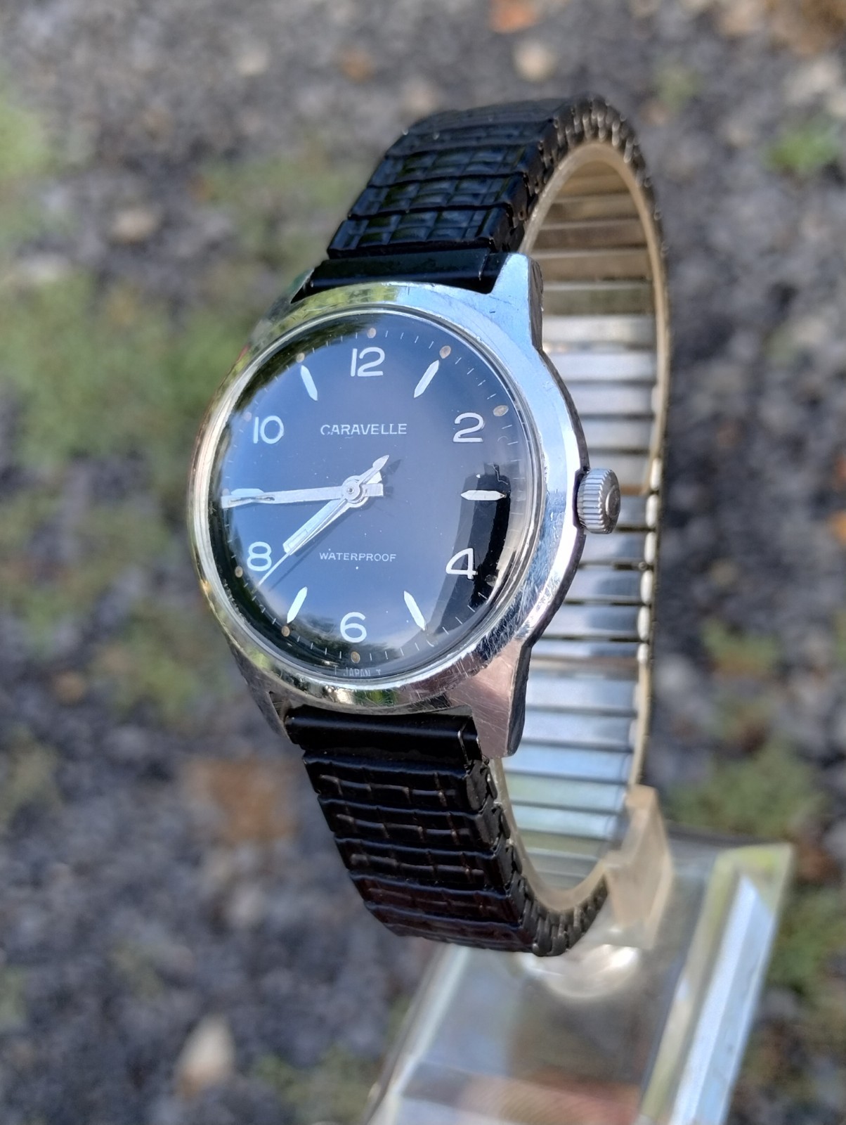 Vintage 1967 Caravel 17j Men’s Waterproof Wrist Watch Black Dial.