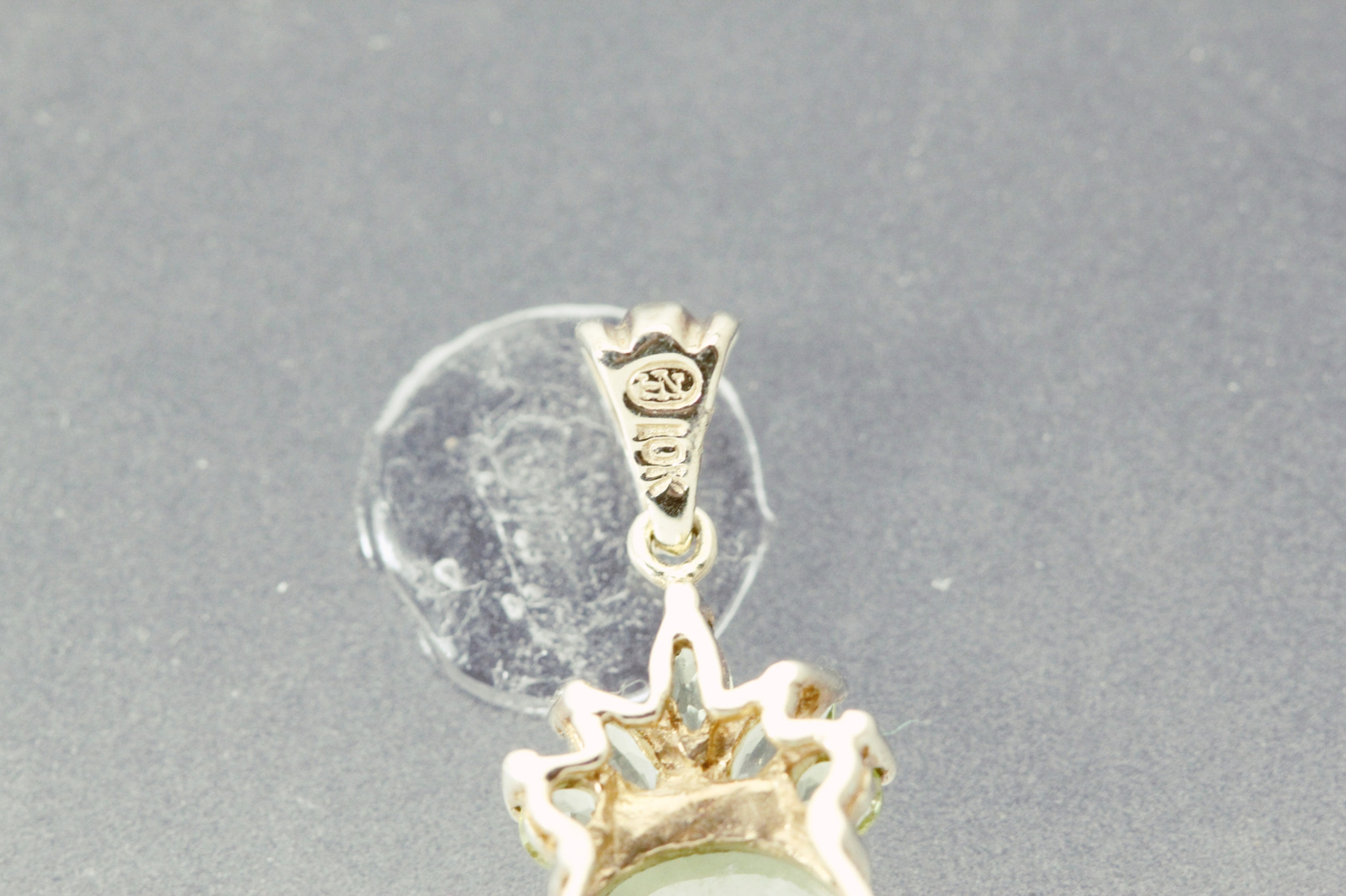 10k Yellow Gold Green Cabochon Stone with Accents Pendant 2 Grams (PEN9932)