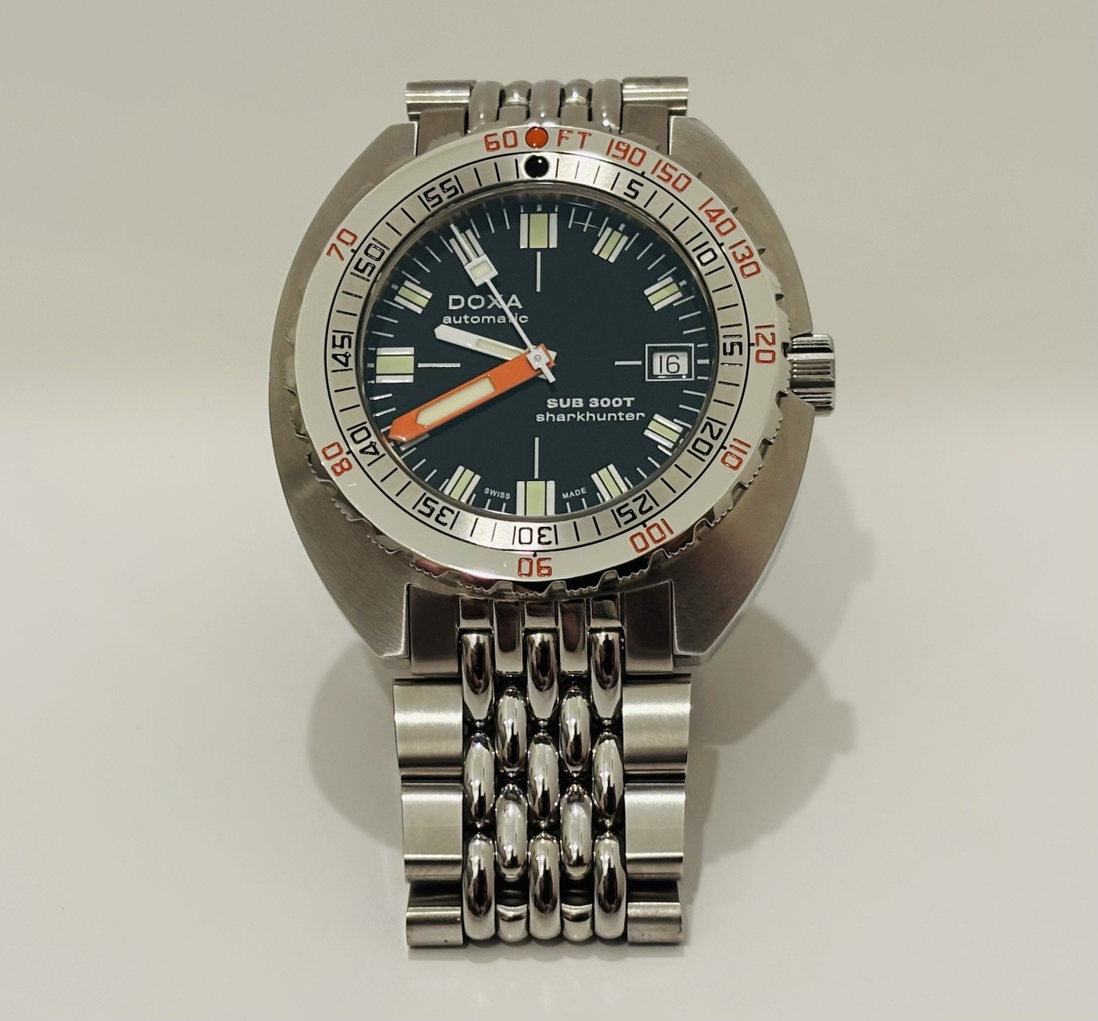 DOXA SUB 300T Sharkhunter – Beads Of Rice Bracelet – Box Papers – Warranty