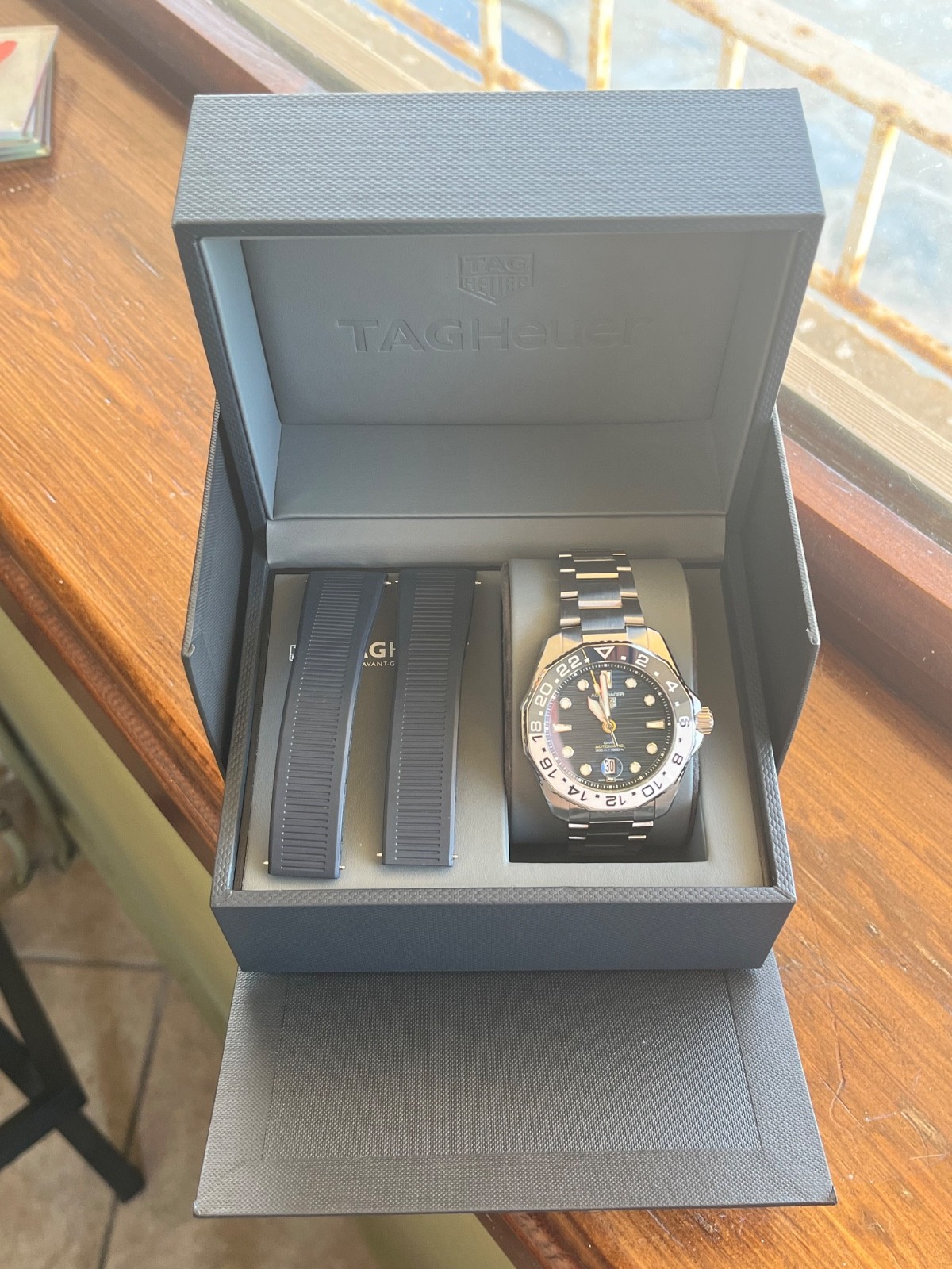 TAG Heuer Aquaracer Professional 300 GMT WBP2010 Dark Blue Dial + Extra Strap