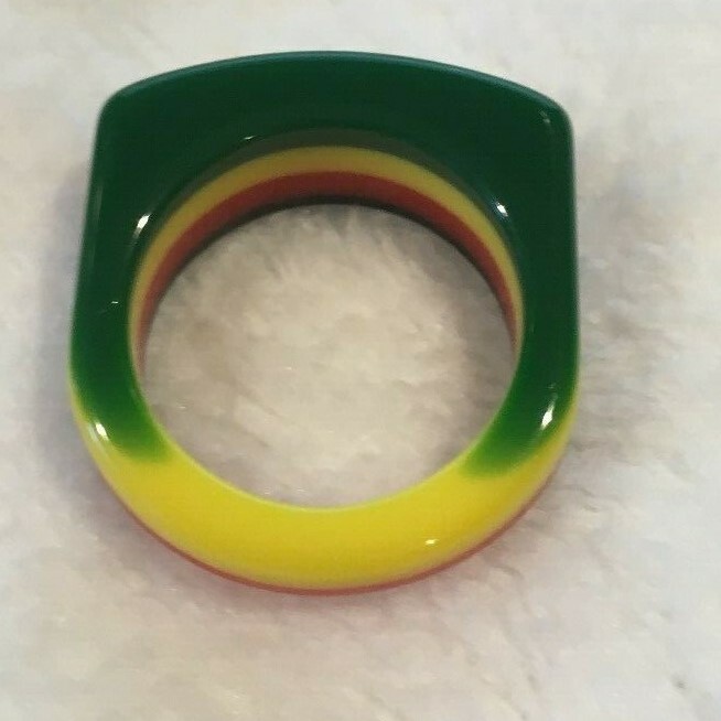 Lucite Striped Green Yellow Red Black Ring Size 9