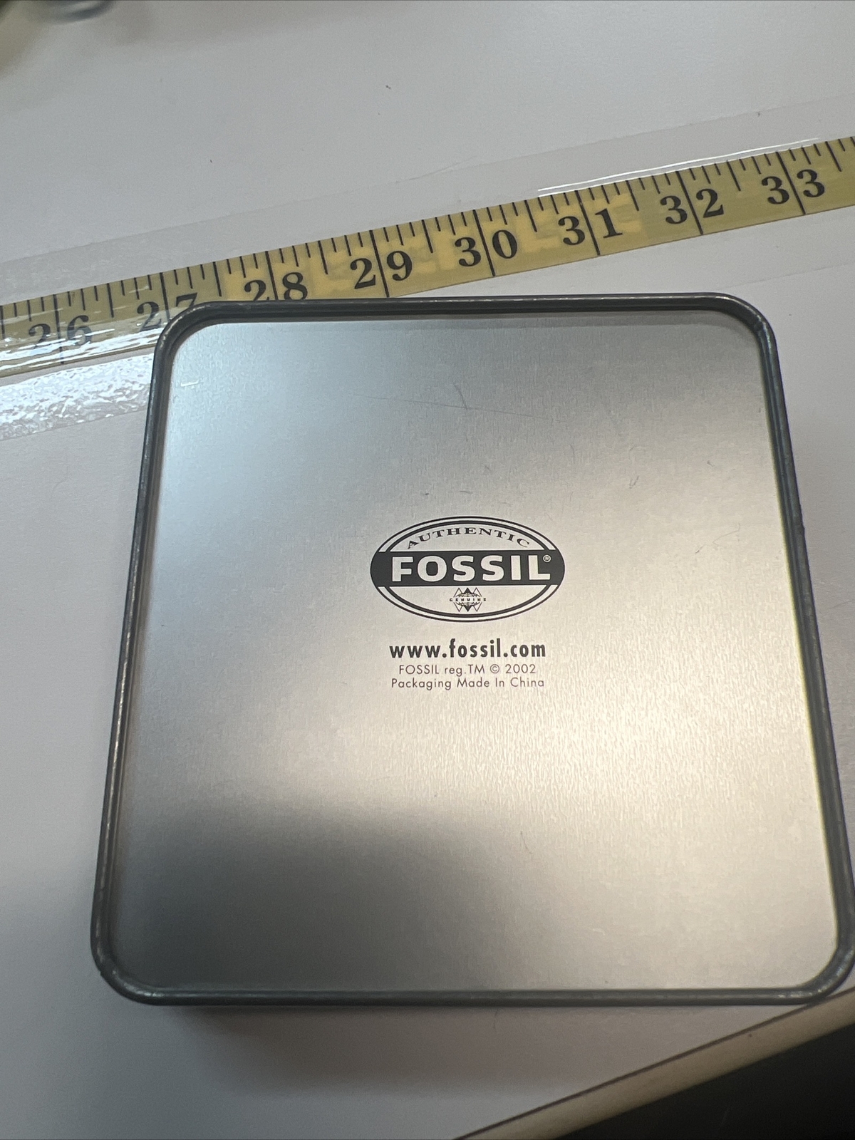 2002 Fossil Watch Tin Box Two Skiers Vermont Ski Scene 4.5 x 3.5 x 1 in