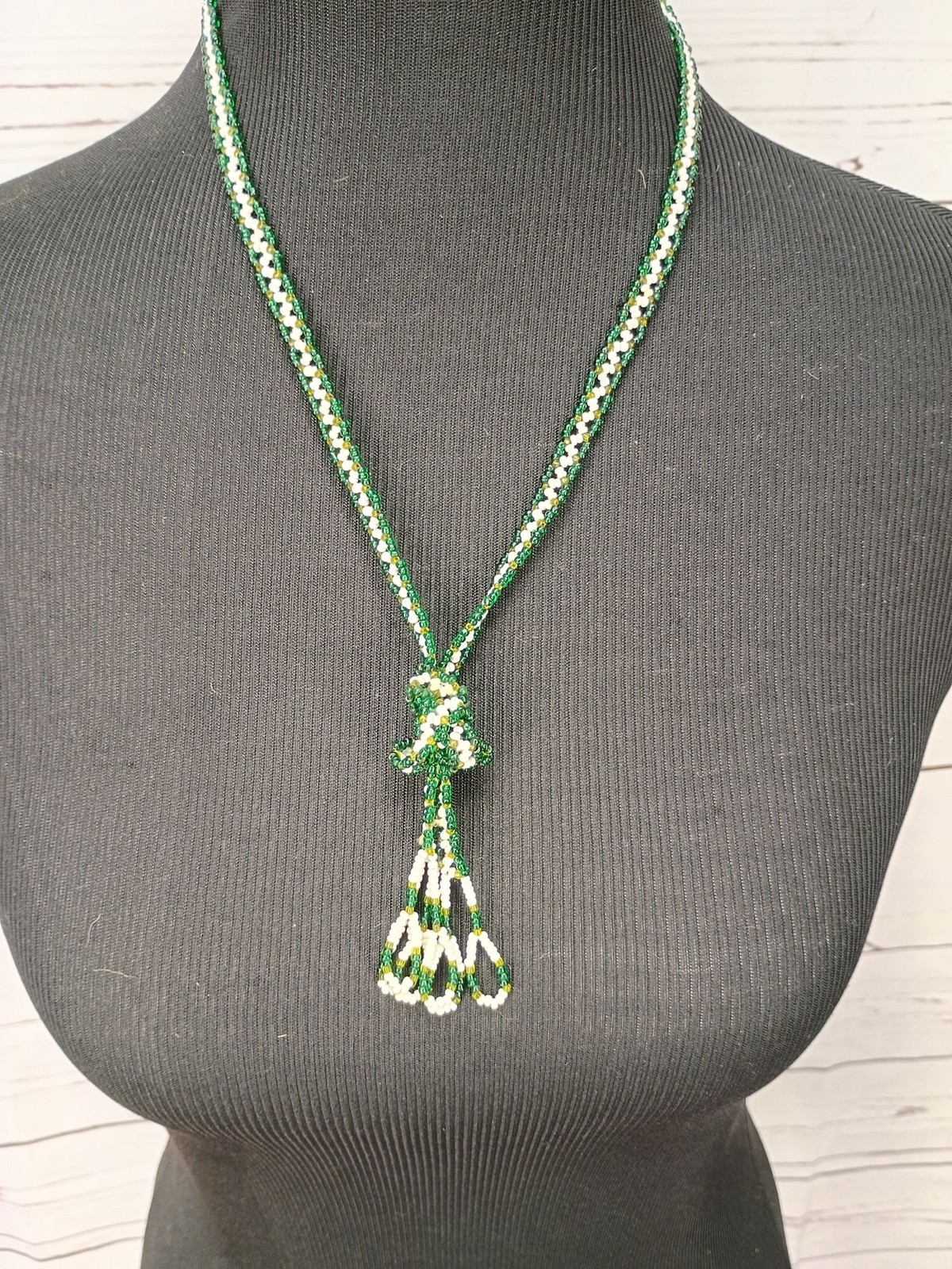 1920s 1930s Green Beaded Sautoir Lariat Necklace With Tassels Art Deco