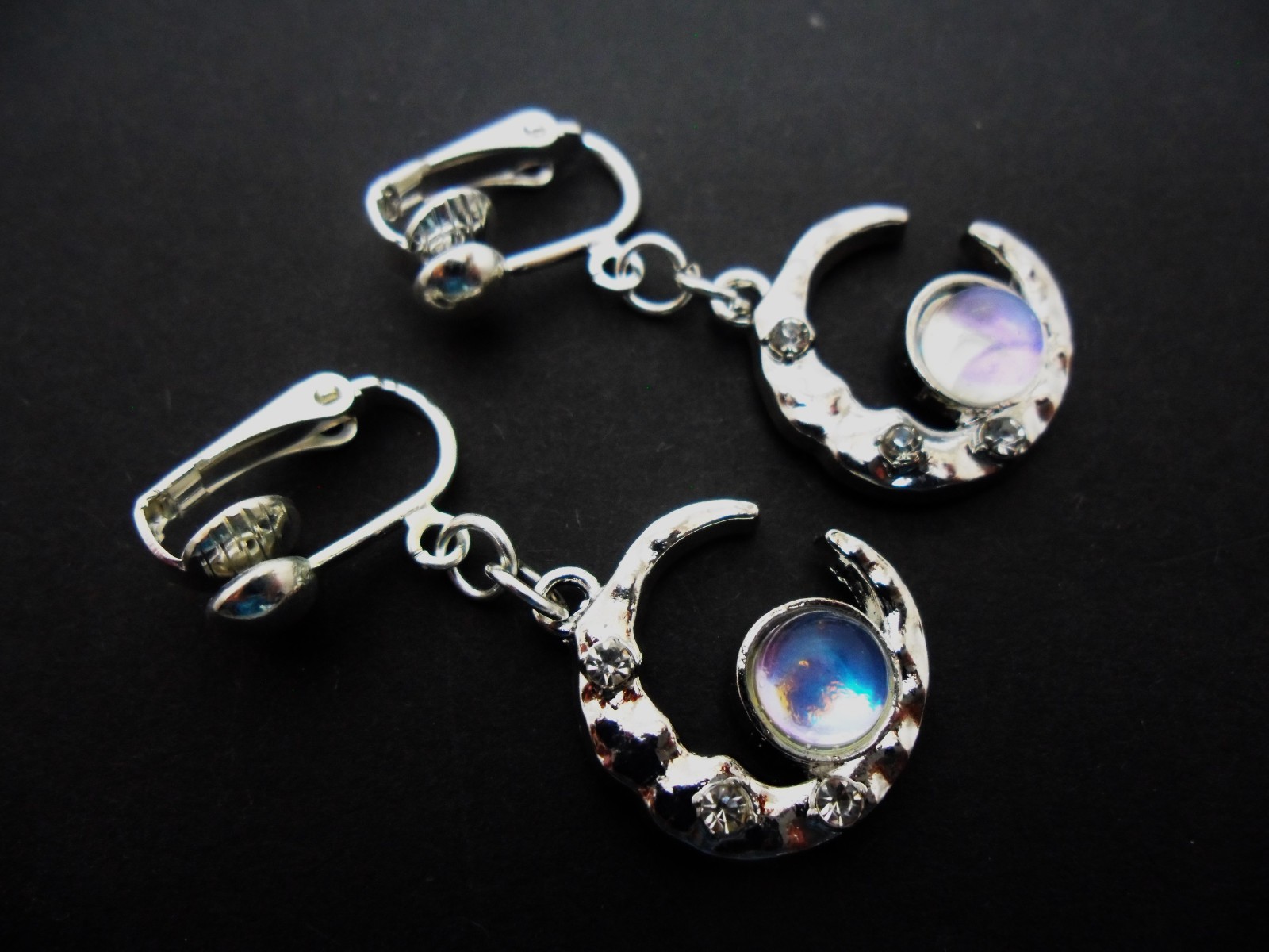 A PAIR OF DANGLY MOON & STAR DIAMANTE CRYSTAL CLIP ON EARRINGS. NEW