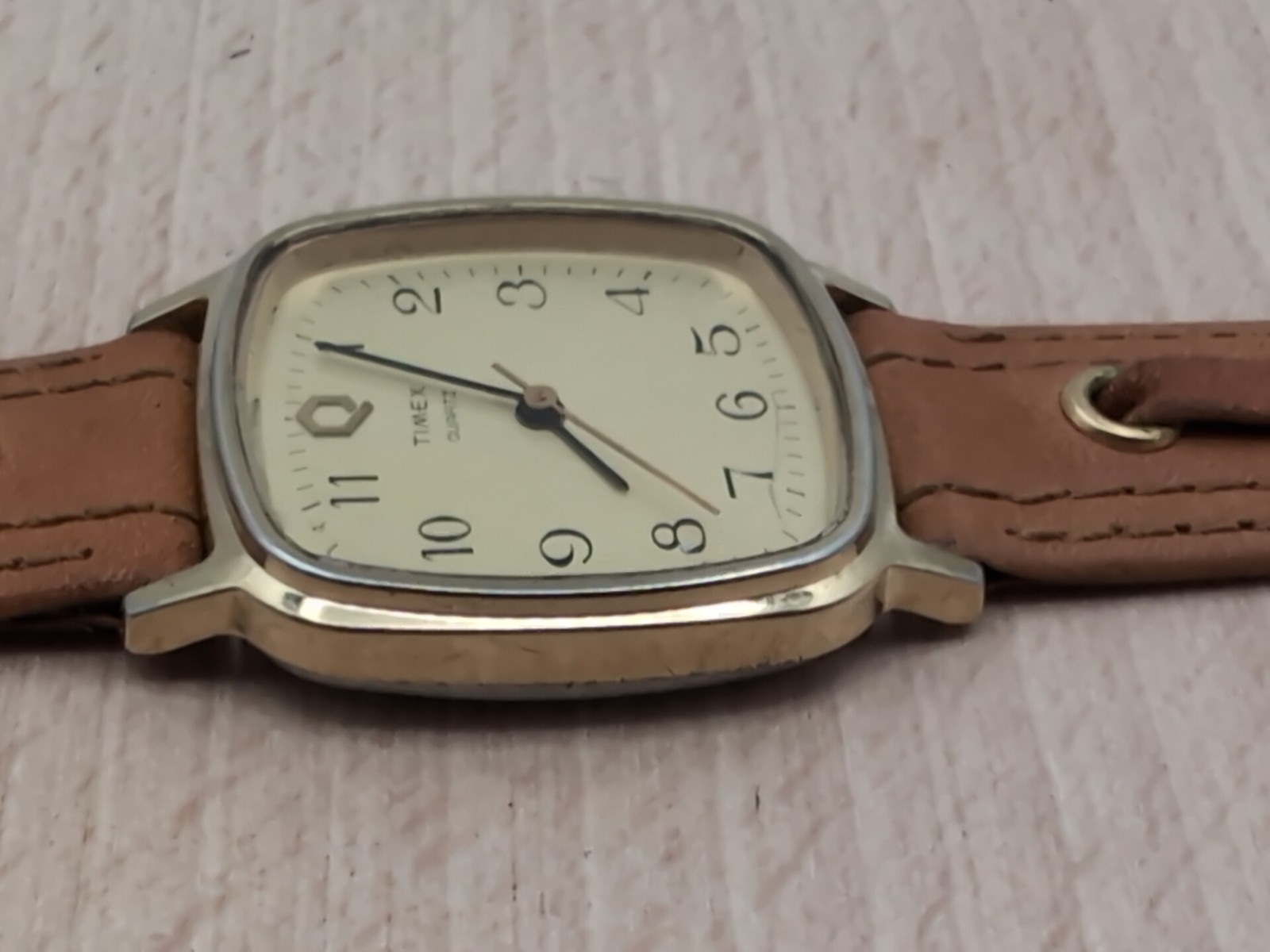 Vintage Timex Q Quartz Wrist Watch M Cell Made In Philippines NOS Leather Strap