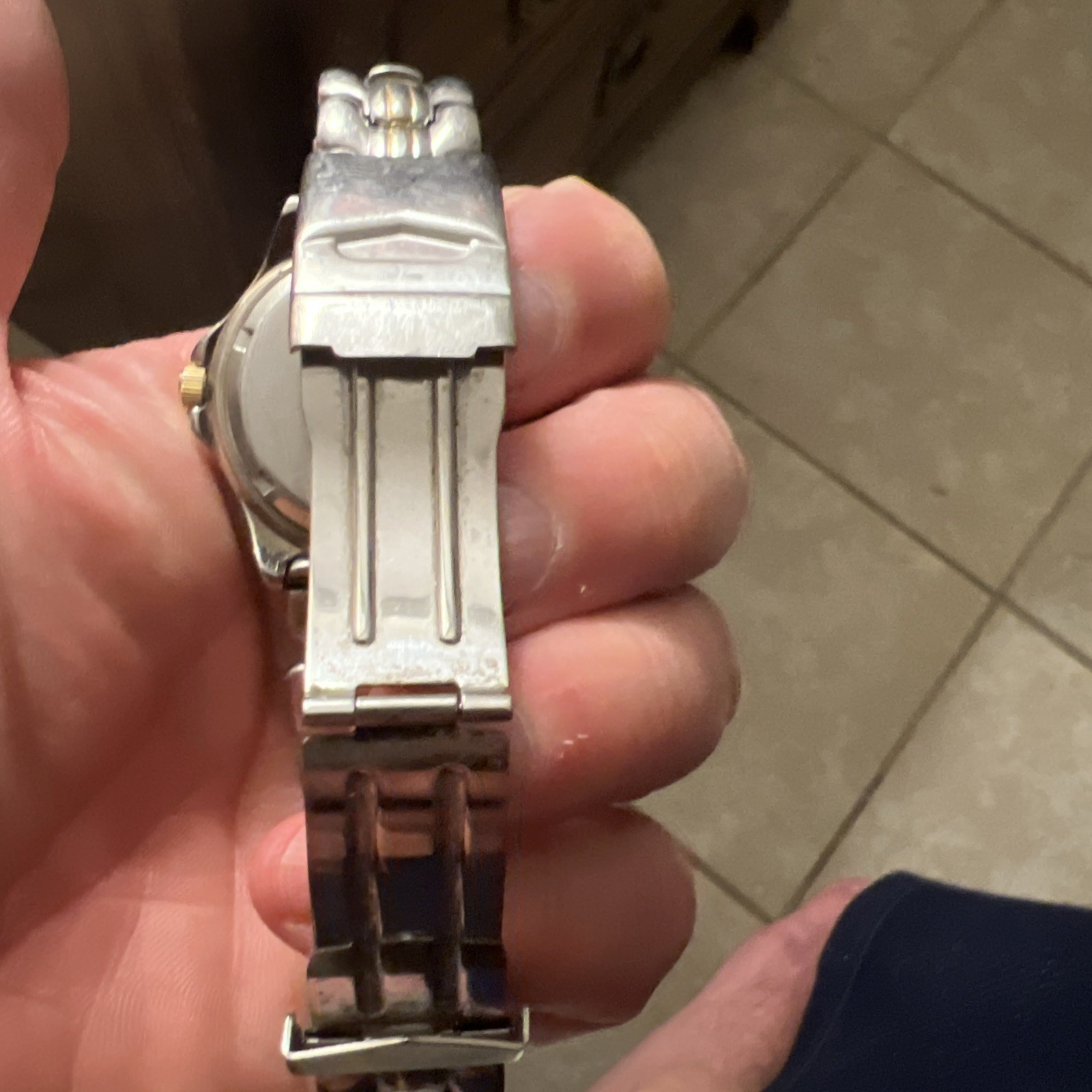 EDDIE BAUER WATCH 42102 GLOWS/ NEW BATTERY 2 TONE WITH DATE/ NICE VINTAGE WATCH