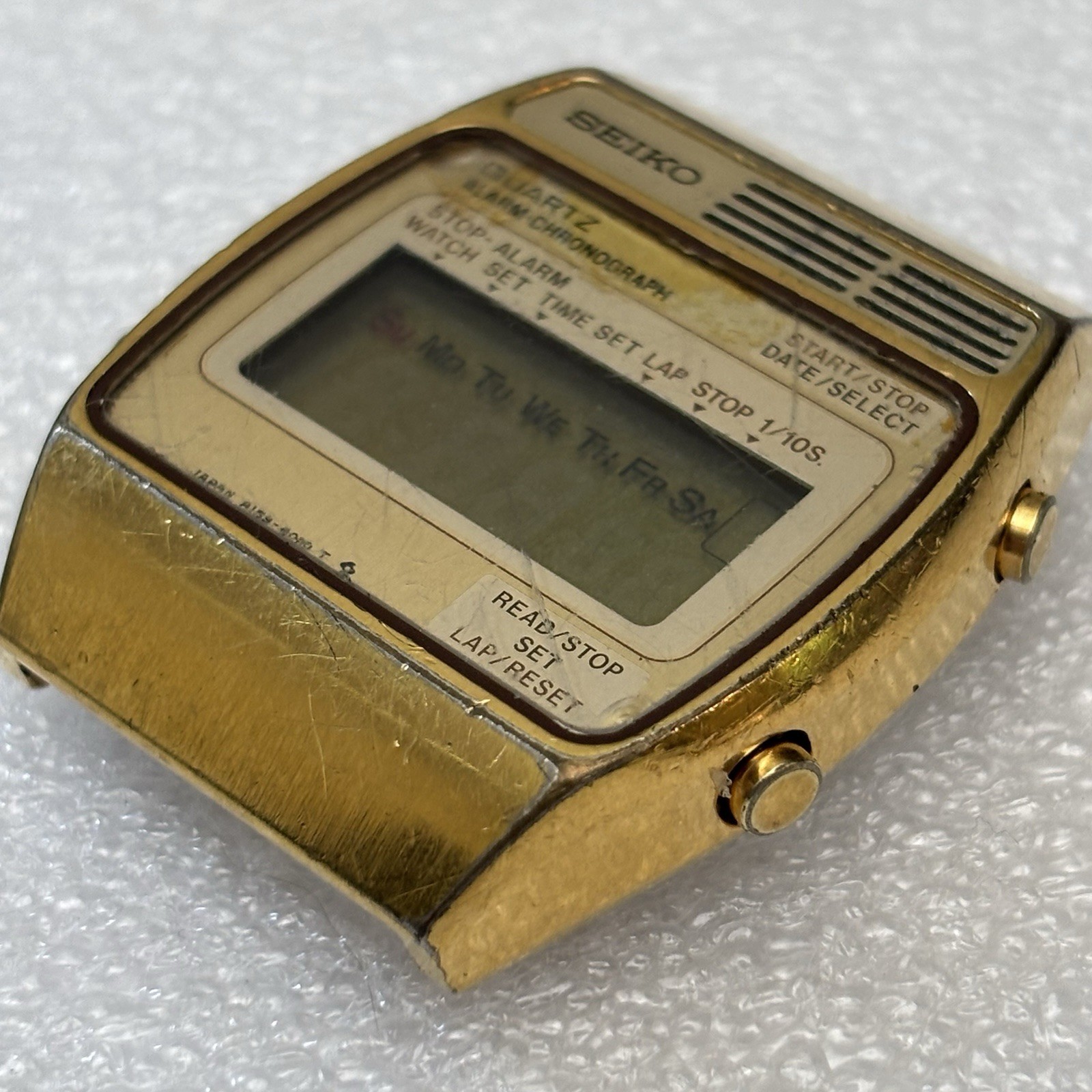 Broken Seiko A159-4000-G Alarm Digital Vintage Men’s Watch Gold Tone – For Parts