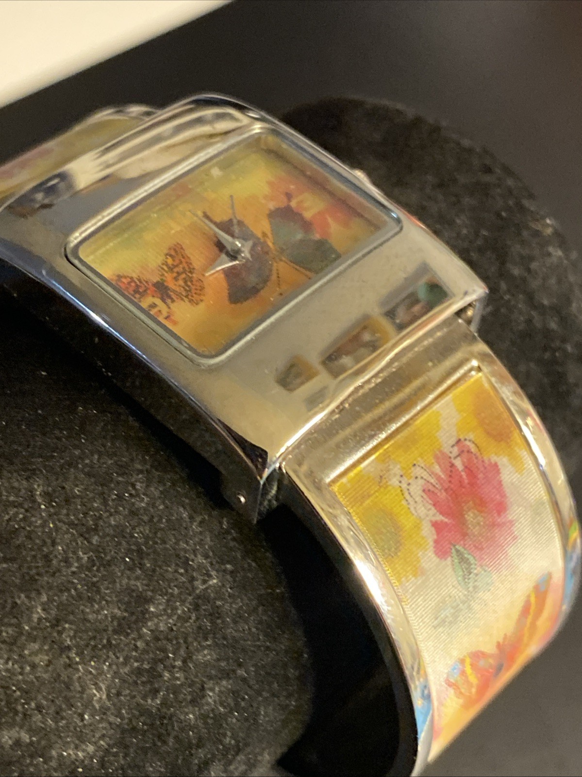 Women’s Cuff Watch With 3D Butterflys New Battery Very Unique