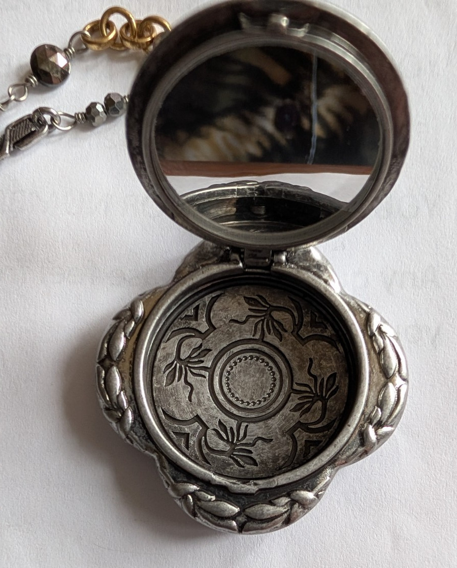 Cabi necklace Dome des Invalides mirror compact quatrefoil shaped pendant